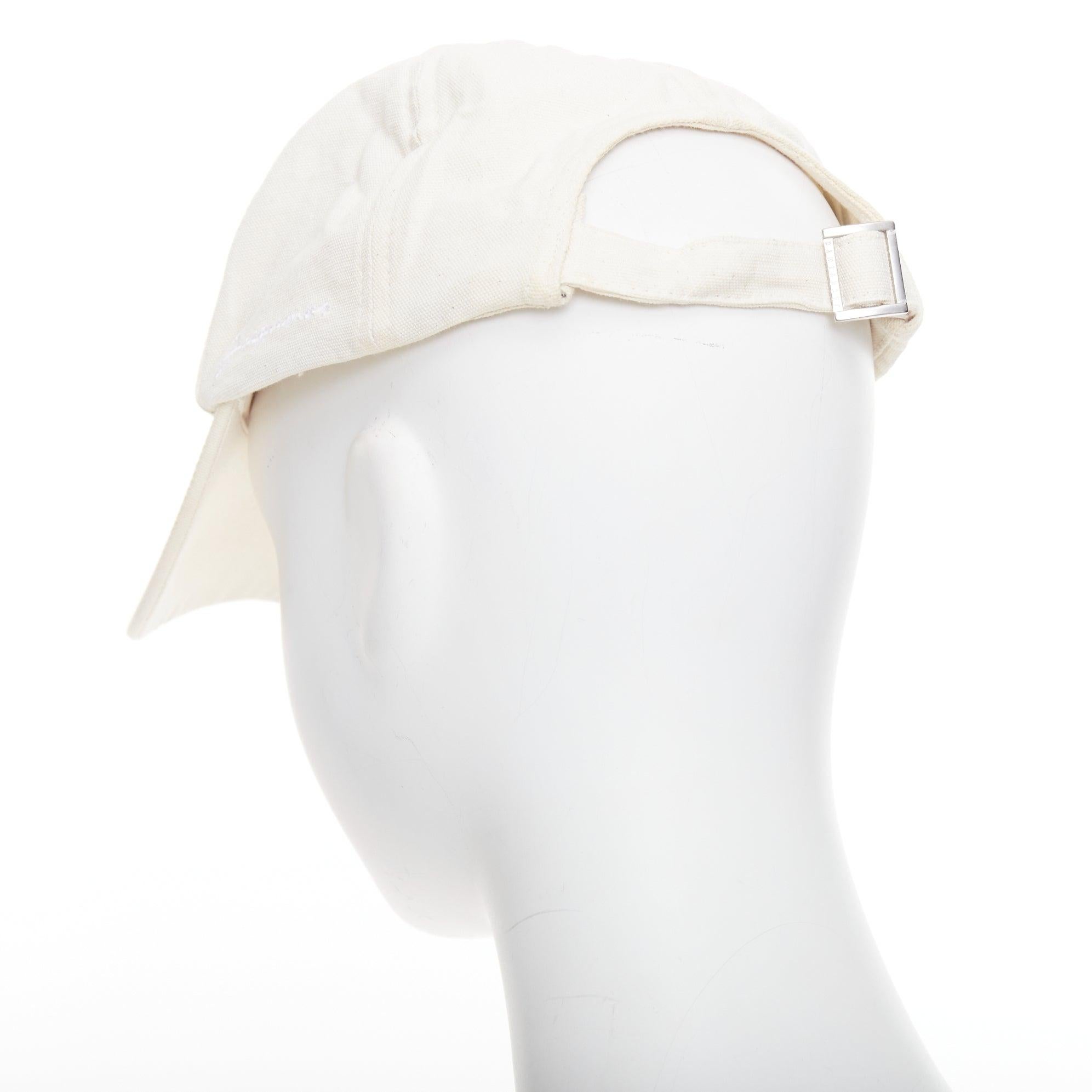 JACQUEMUS cremefarbene Baumwolle weiß gesticktes Logo Baseballkappe Hut 56cm im Angebot 1