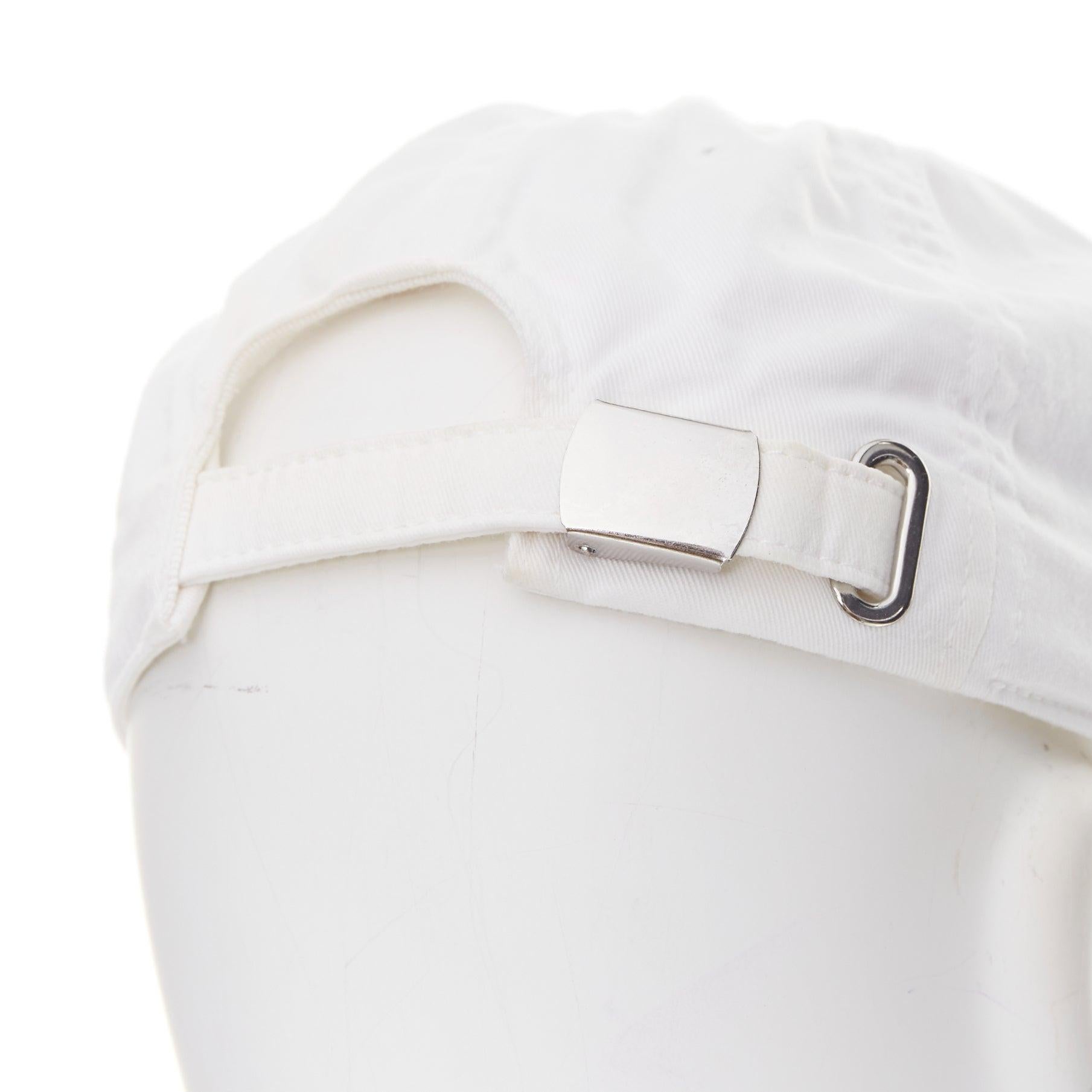 BALENCIAGA gorra de béisbol blanca de algodón negro con logotipo bordado L
Referencia: LNKO/A02575
Marca: Balenciaga
Diseñadora: Demna
Material: Algodón
Color: Blanco, Negro
Patrón: Sólido
Cierre: Cinturón
Fabricado en: Italia

CONDICIÓN:
Estado: