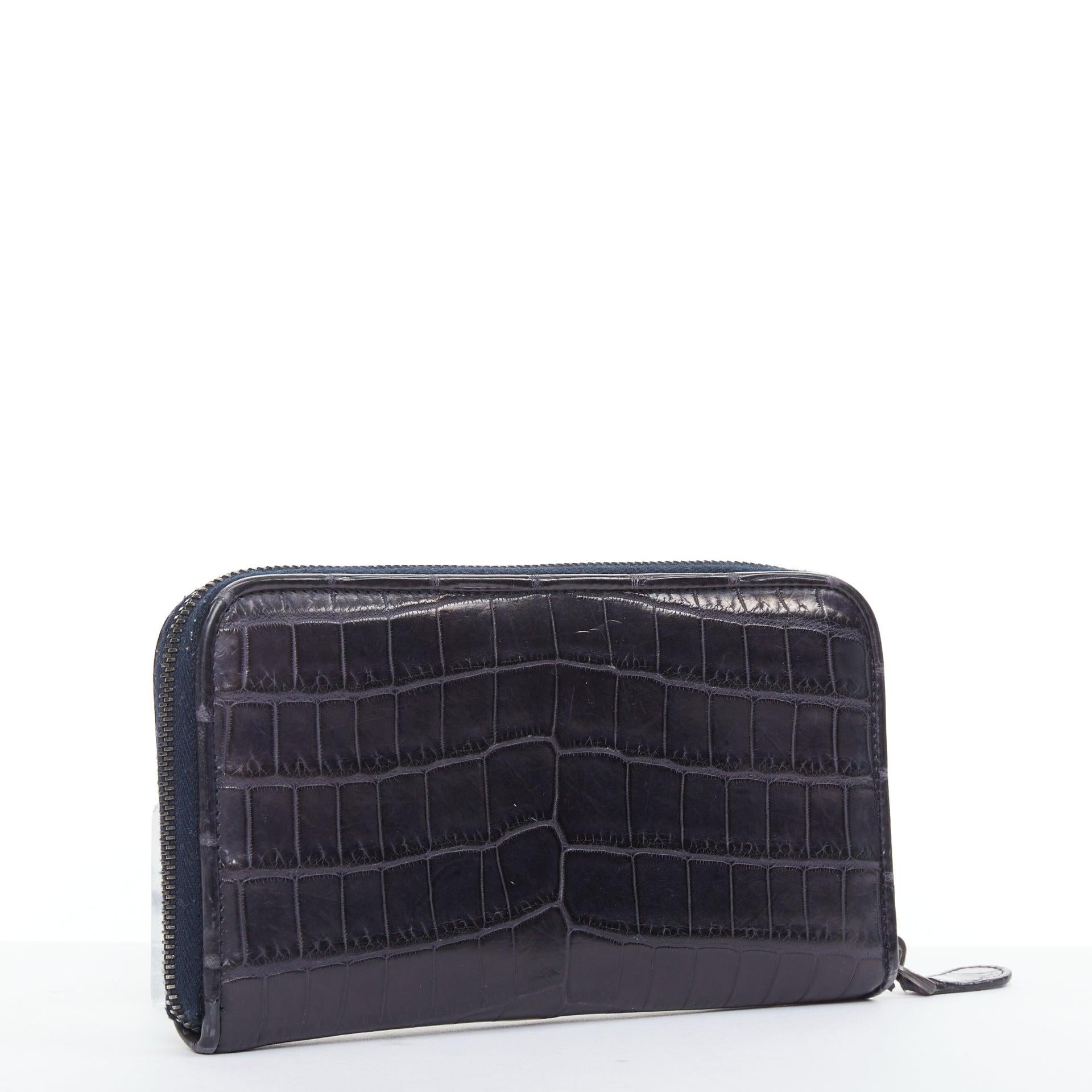 Nero Bottega Veneta portafoglio lungo con zip in pelle squamata blu notte in vendita