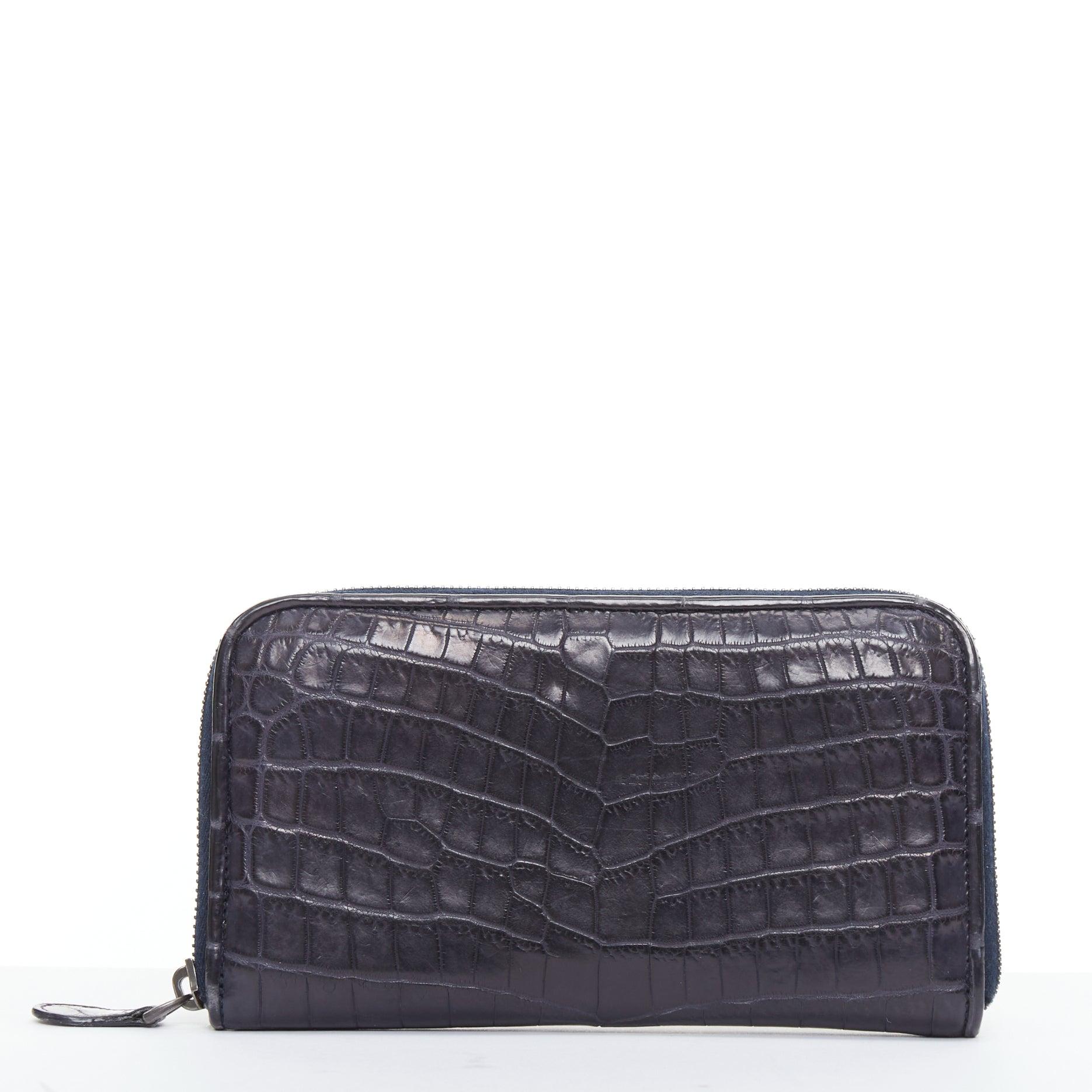 Bottega Veneta portafoglio lungo con zip in pelle squamata blu notte In condizioni discrete in vendita a Hong Kong, NT