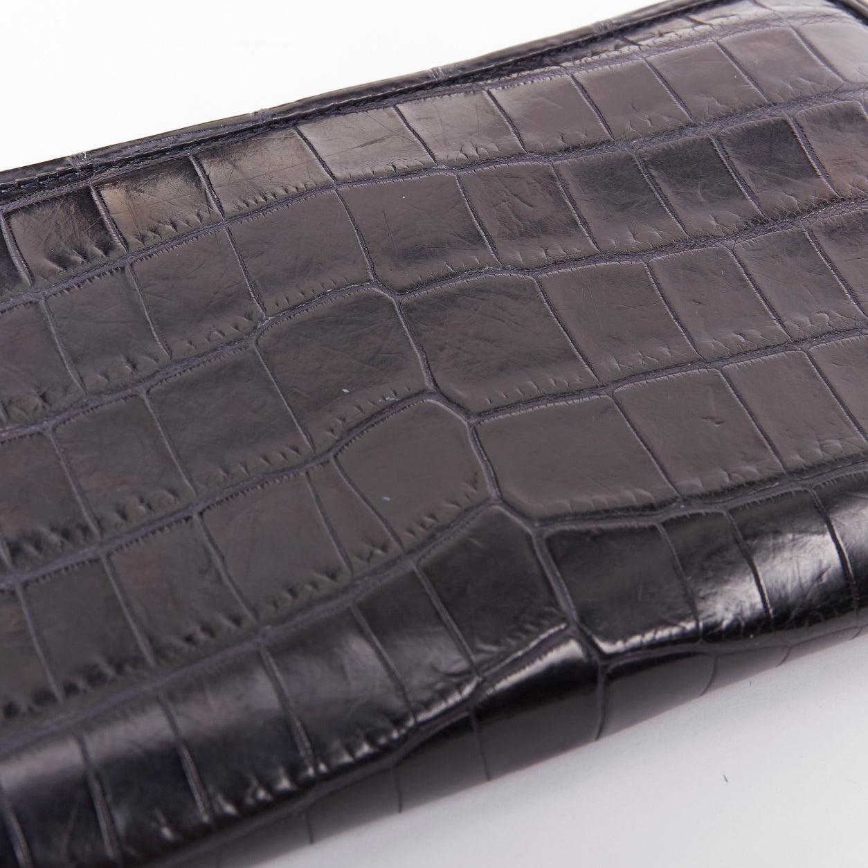 Bottega Veneta portafoglio lungo con zip in pelle squamata blu notte in vendita 1