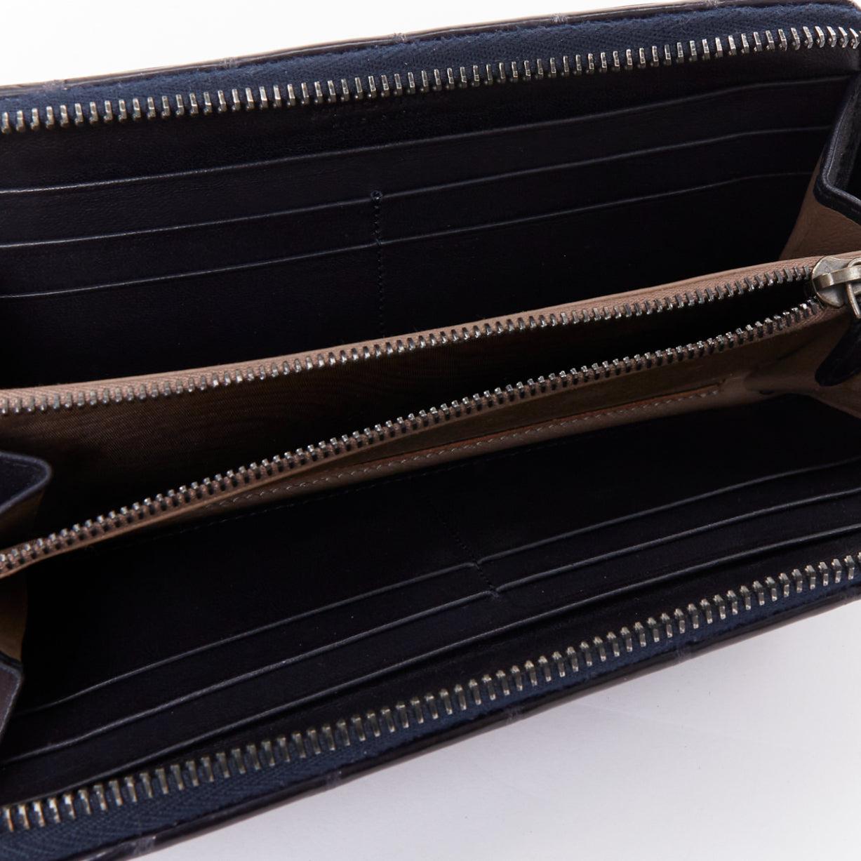 Bottega Veneta portafoglio lungo con zip in pelle squamata blu notte in vendita 2