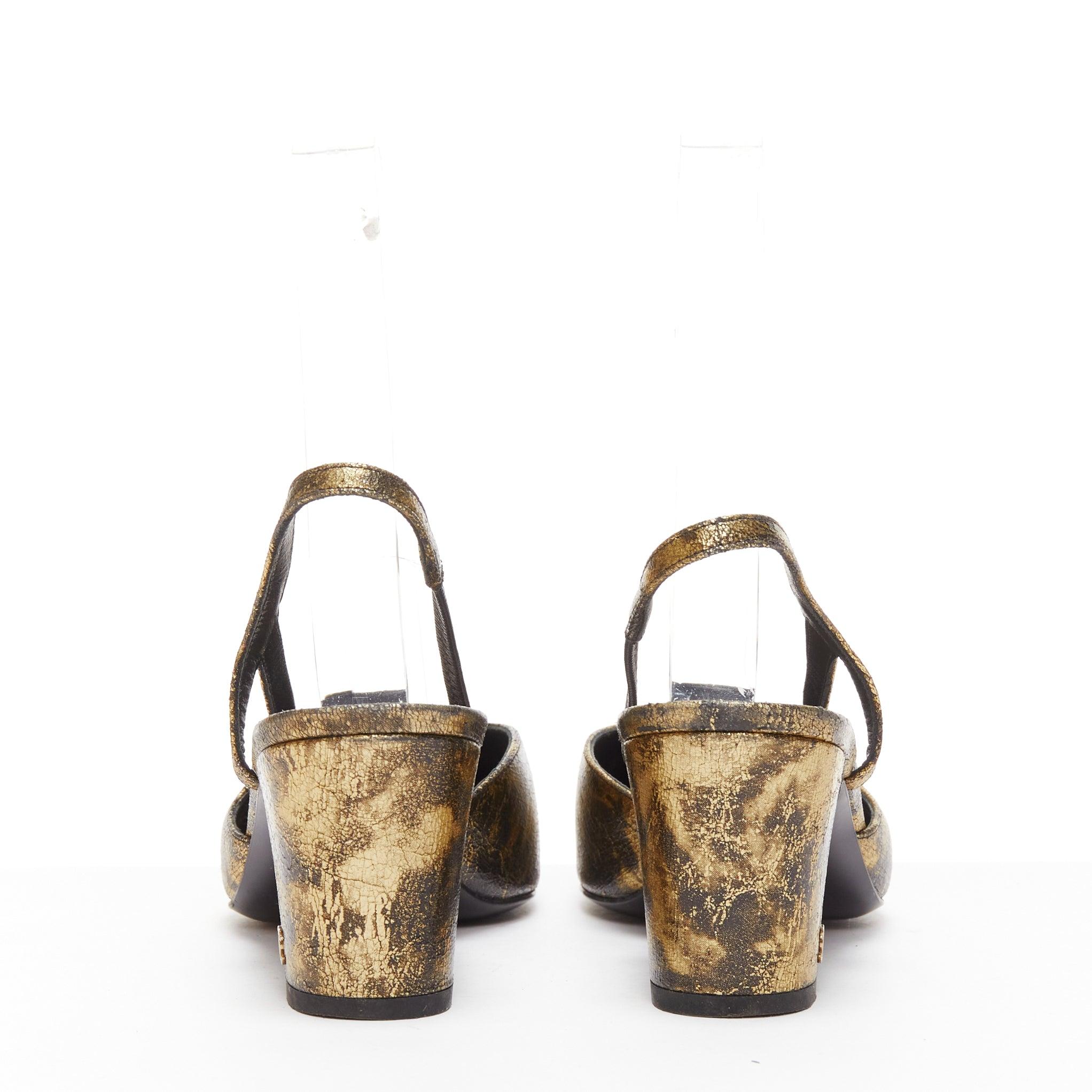 Donna Chanel oro nero in pelle di vitello CAP con punta a fionda EU38 in vendita