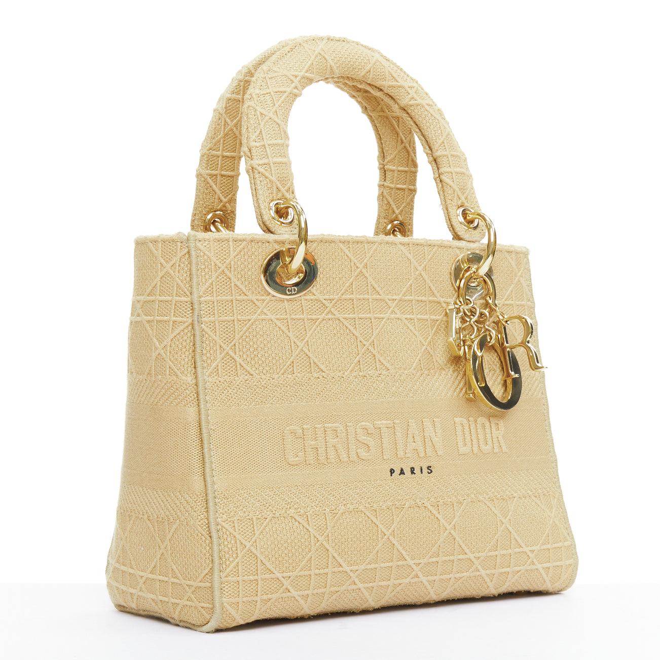 Beige CHRISTIAN DIOR Lady D-Lite Medium Cannage Borsa in tela beige con manico superiore con charm CD in vendita