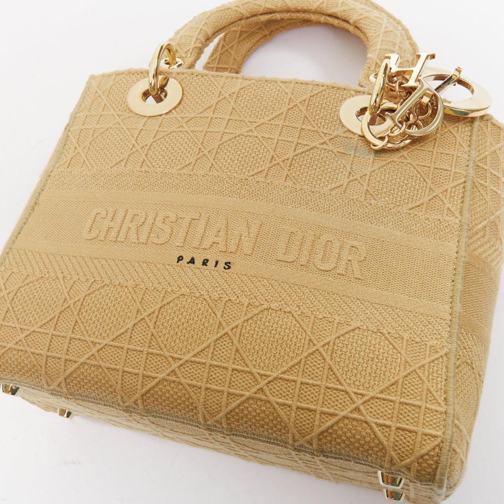 CHRISTIAN DIOR Lady D-Lite Medium Cannage Borsa in tela beige con manico superiore con charm CD in vendita 3