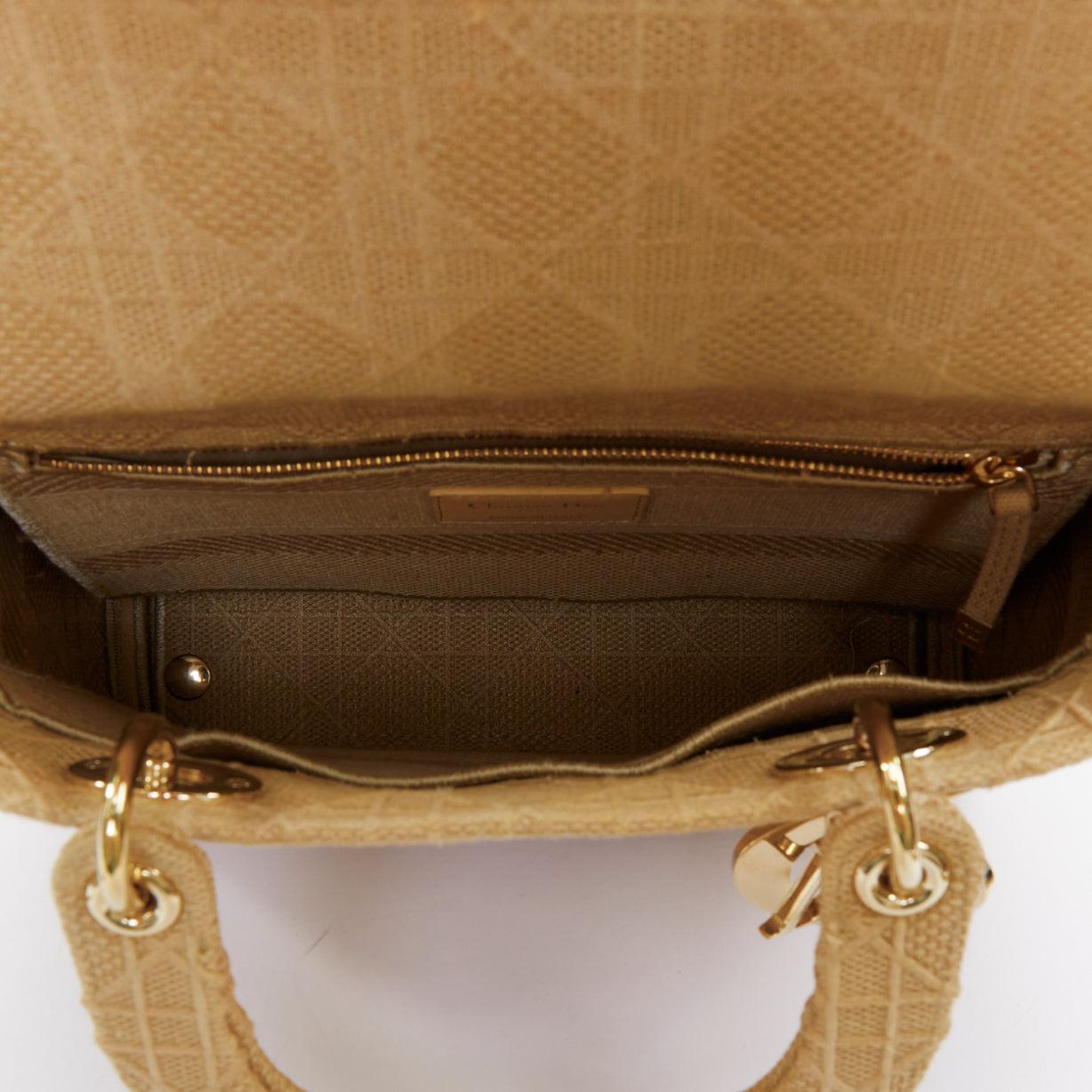 CHRISTIAN DIOR Lady D-Lite Medium Cannage Borsa in tela beige con manico superiore con charm CD in vendita 4