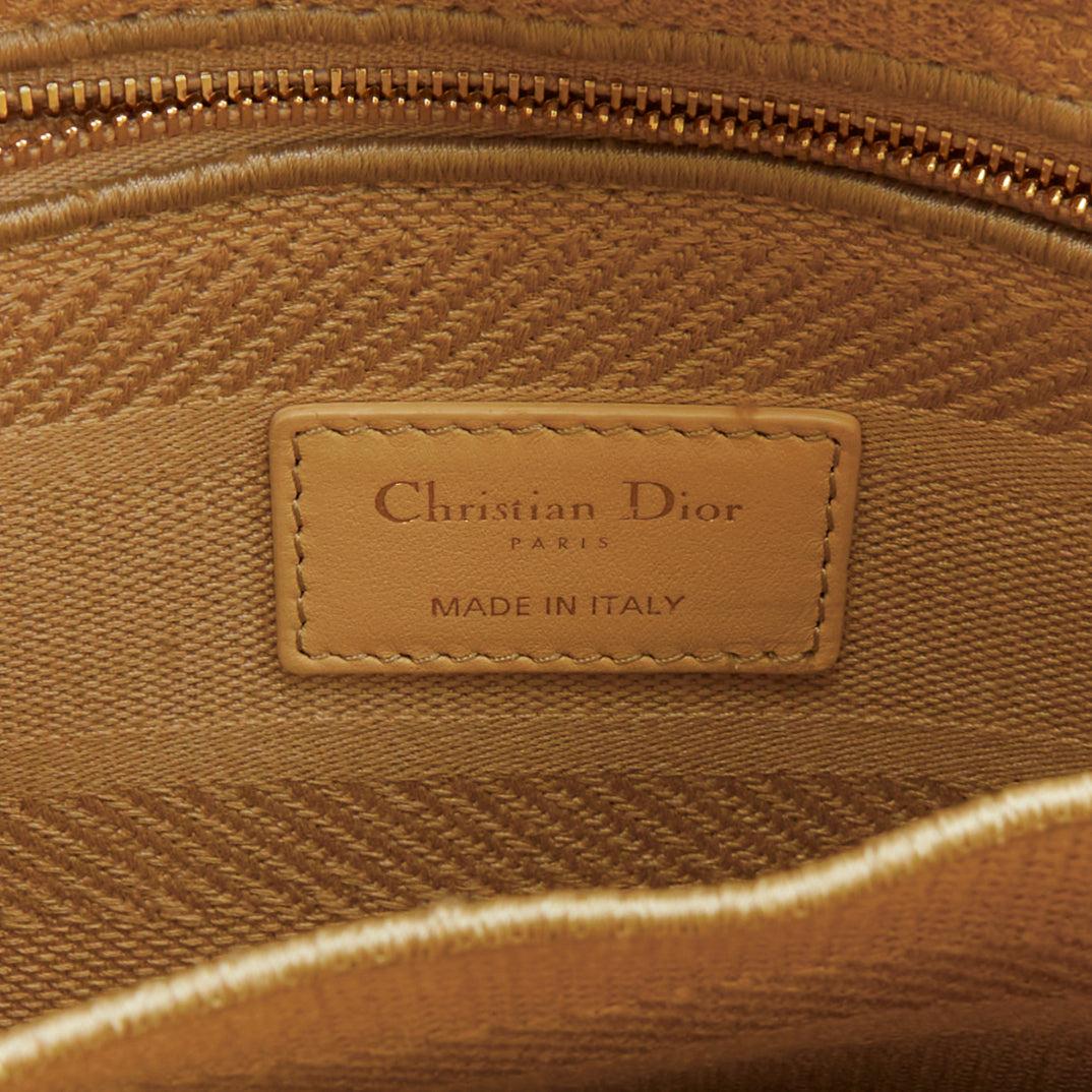 CHRISTIAN DIOR Lady D-Lite Medium Cannage Borsa in tela beige con manico superiore con charm CD in vendita 5