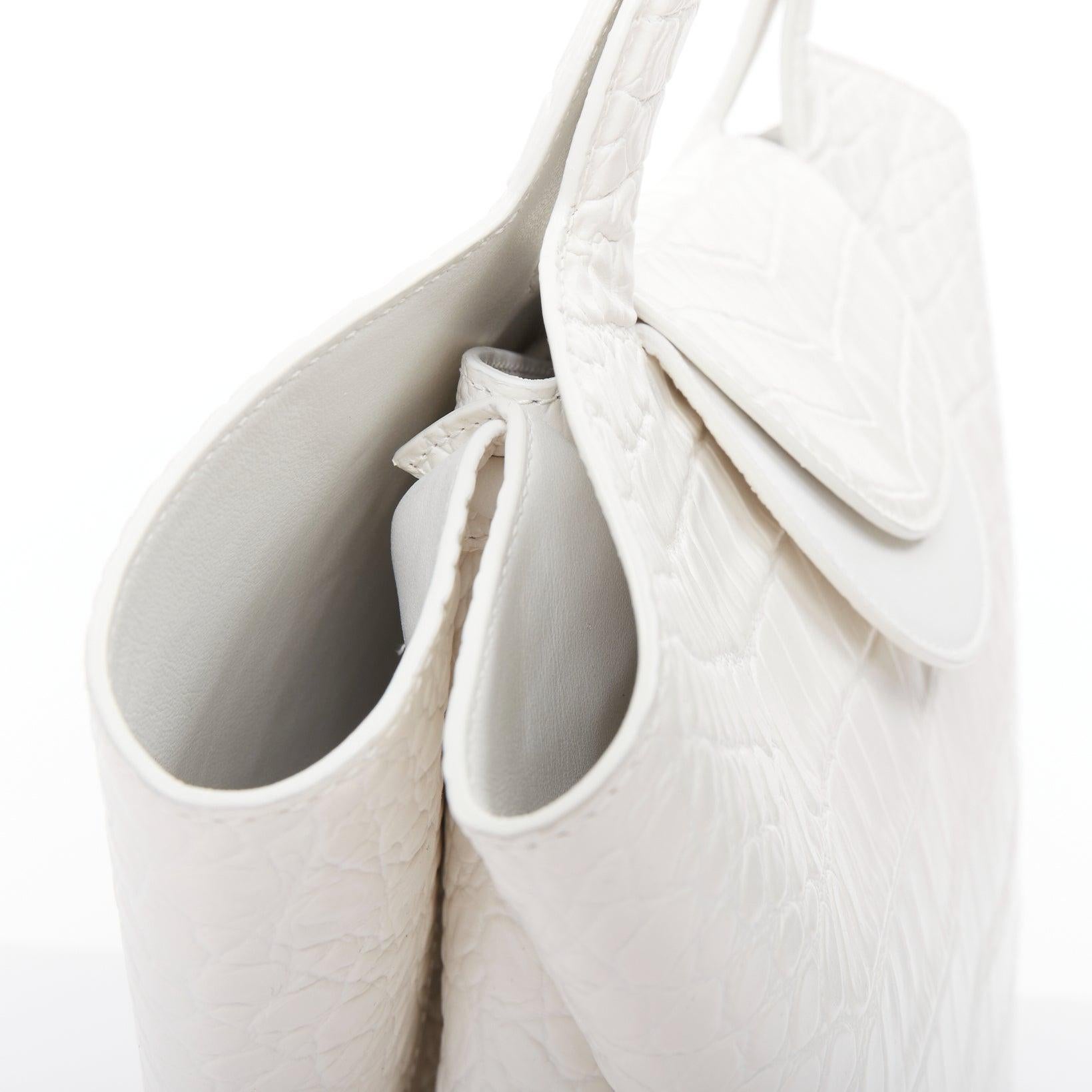 BOTTEGA VENETA borsa in pelle bianca goffrata a scaglie con manico superiore in vendita 3