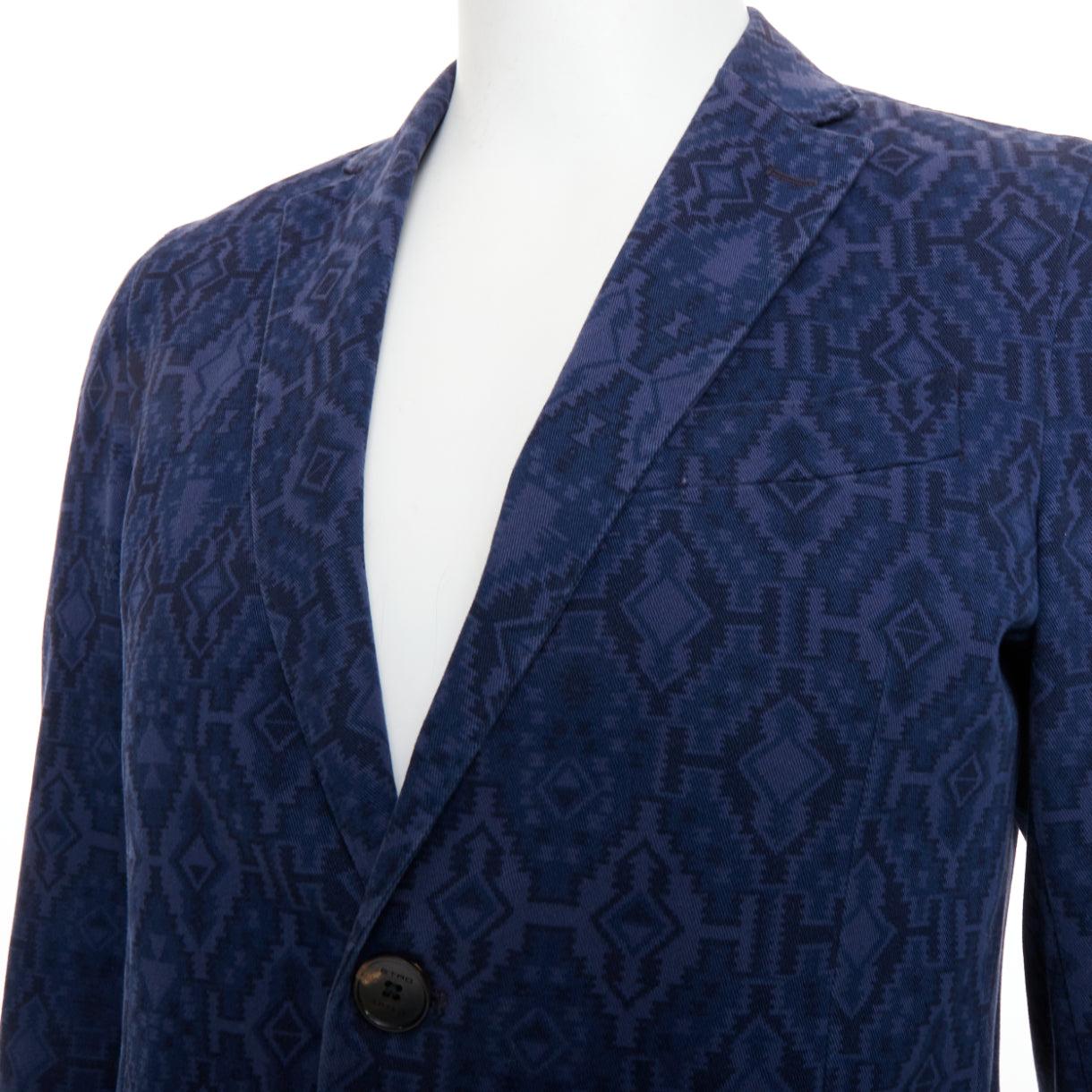 ETRO blazer ajusté à simple boutonnage en coton mélangé marine imprimé aztèque IT48 M
Référence : TGAS/F00044
Marque : Etro
Matière : Coton, mélange
Couleur : Marine
Motif : Aztec
Fermeture : bouton
Doublure : Tissu multicolore
Fabriqué en :