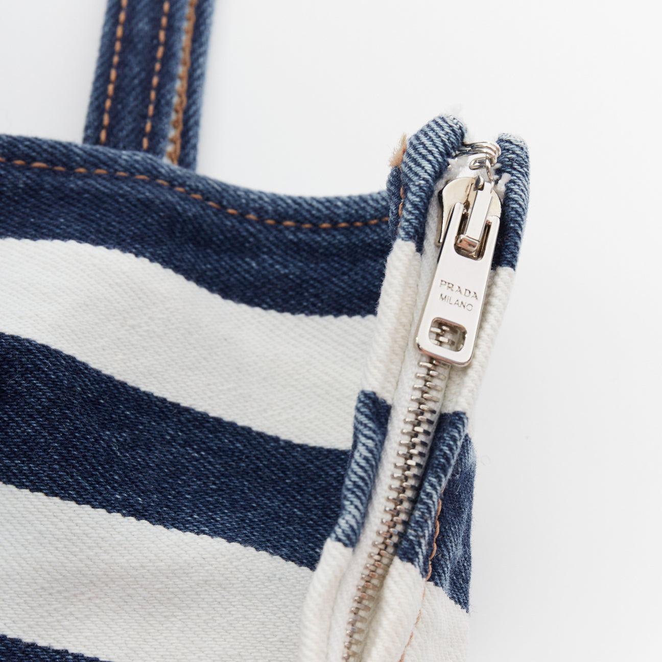 Viola new Prada reggiseno bustier in denim a righe bianche e blu con logo a triangolo IT36 XXS in vendita