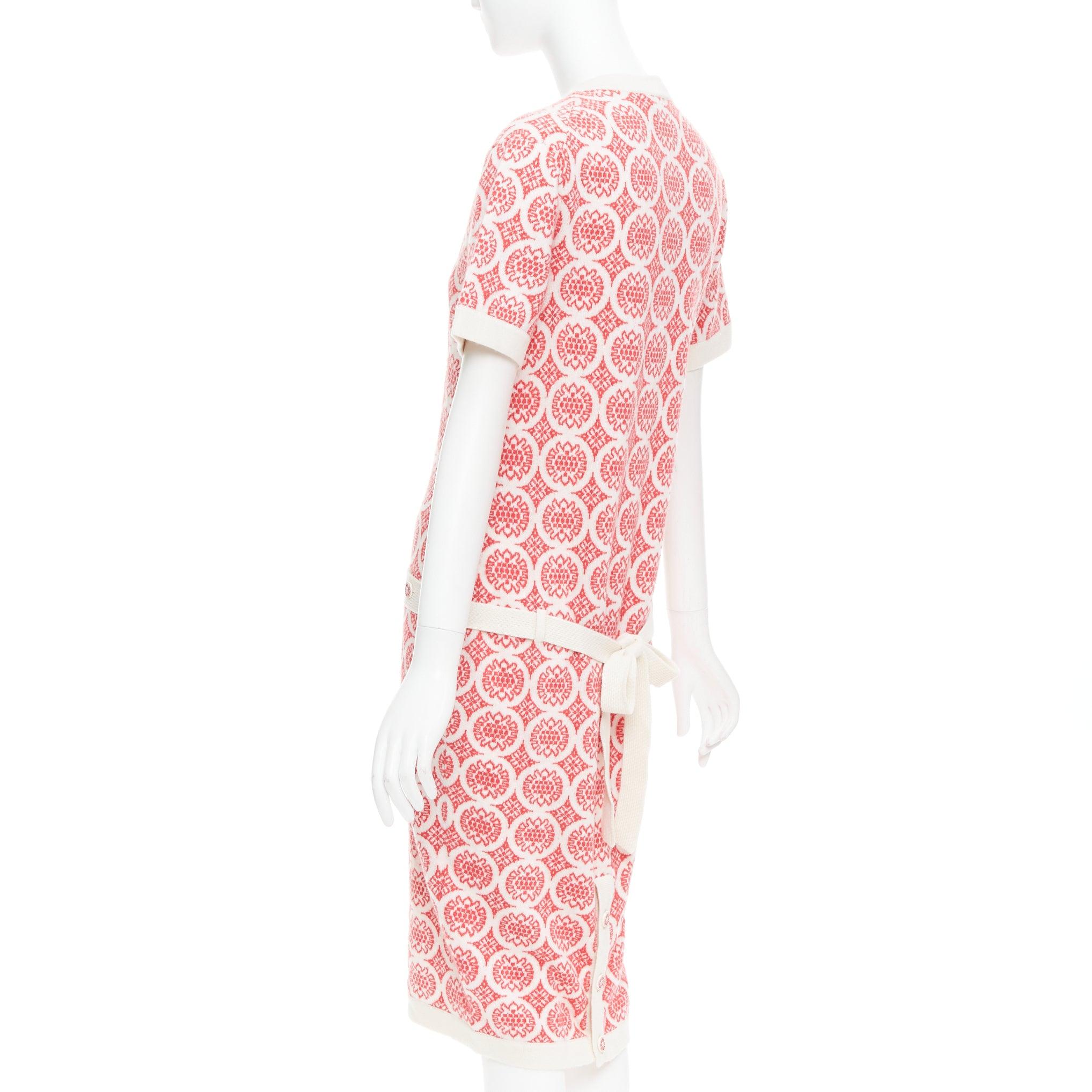 CHANEL Robe à boutons CC rose crème 100 % cachemire FR38 M en vente 1