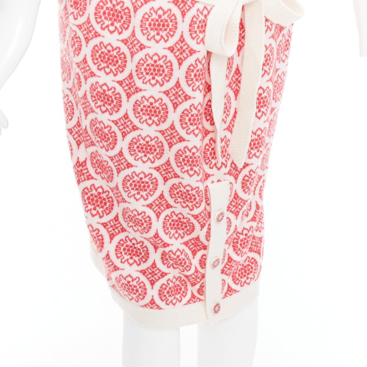 CHANEL Robe à boutons CC rose crème 100 % cachemire FR38 M en vente 2