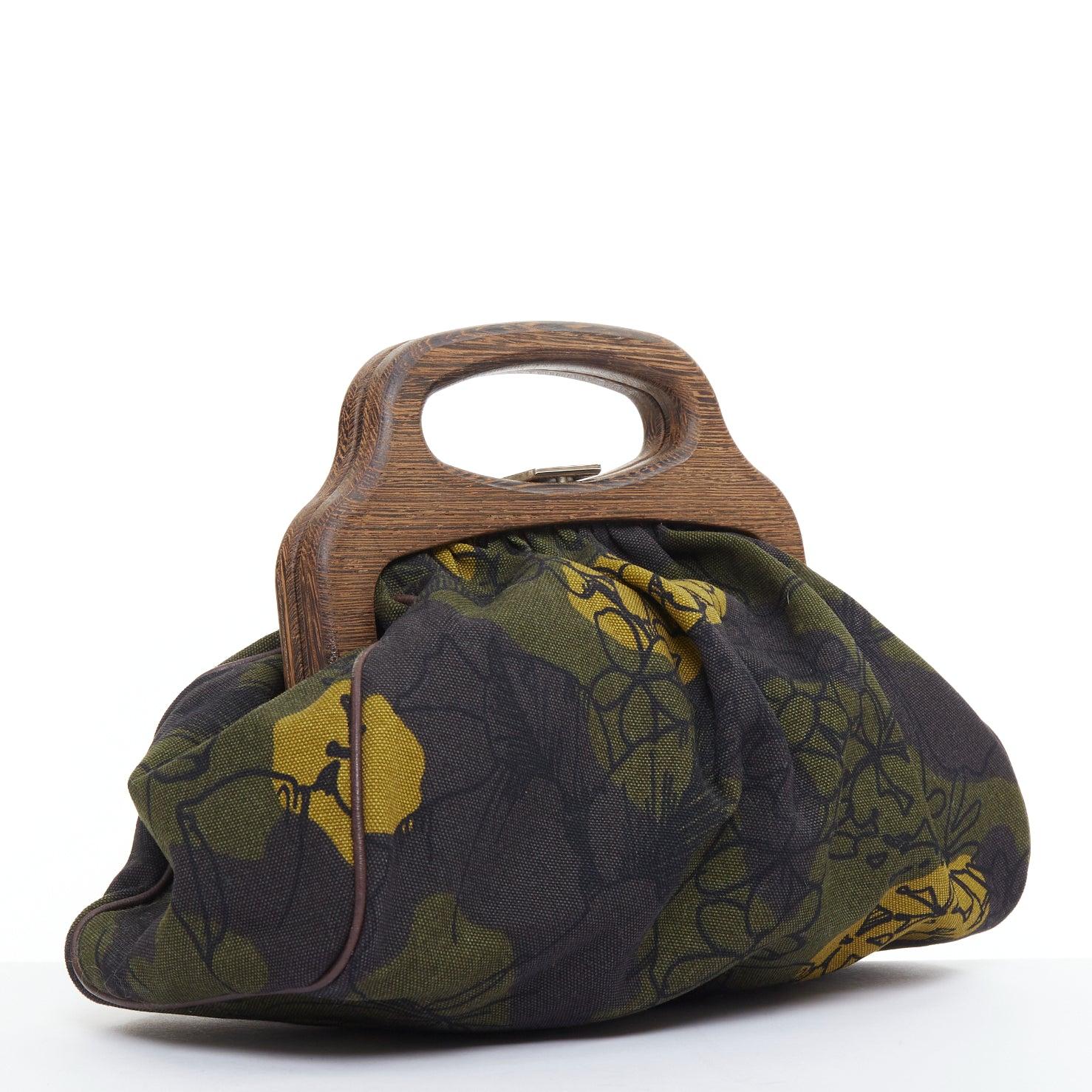 Noir MIU MIU Vintage Runway pochette en toile fleurie verte avec cadre en bois en vente