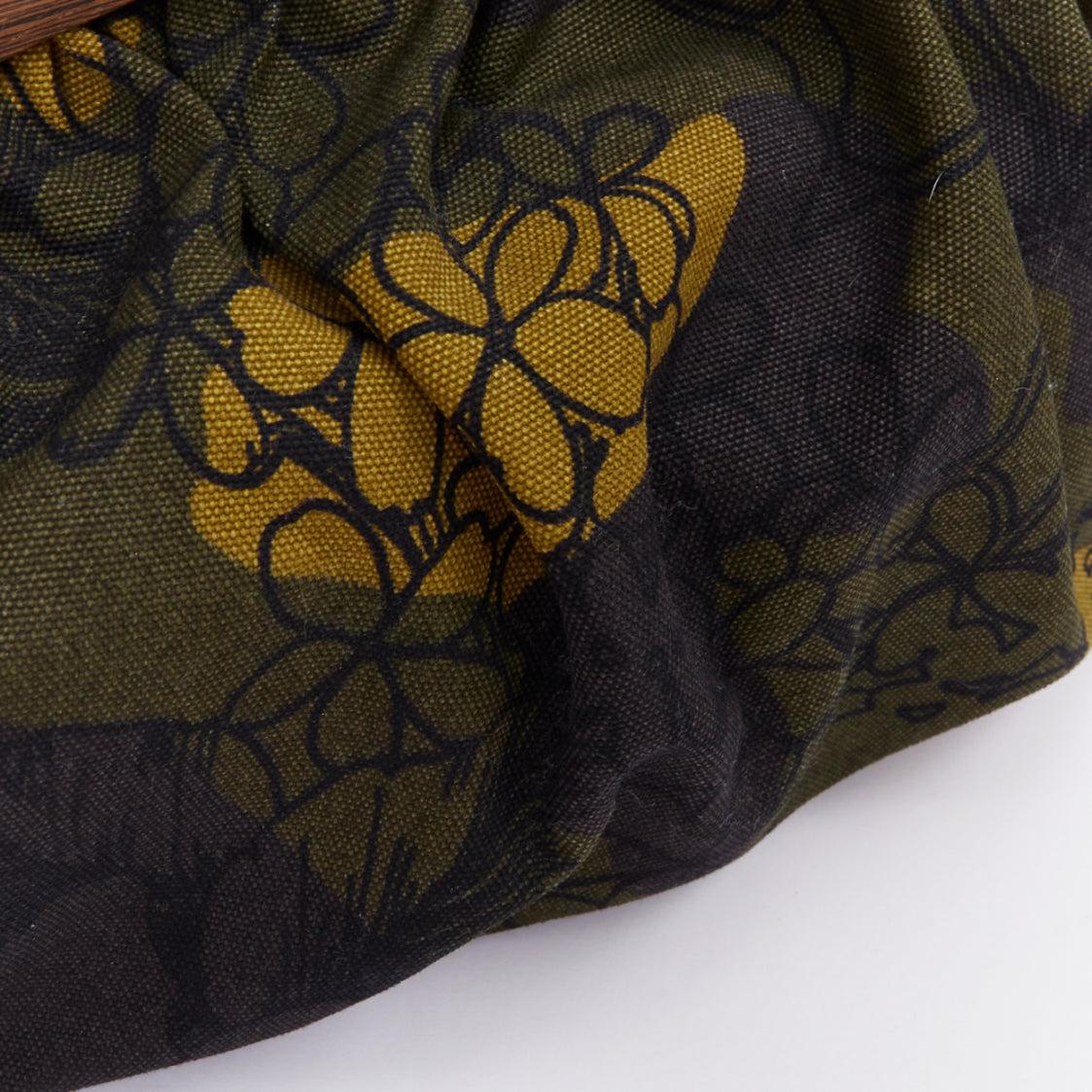 MIU MIU Vintage Runway pochette en toile fleurie verte avec cadre en bois en vente 3