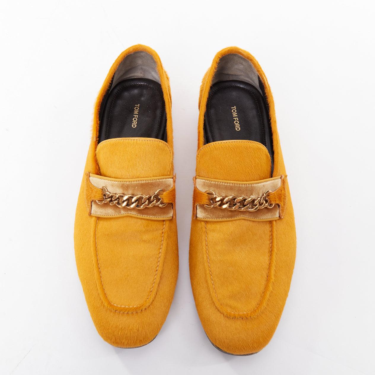 TOM FORD Senfgelbe Kalbshaar-Goldkette Samt-Mokassin-Slipper UK8 EU42
Referenz: TGAS/F00050
Marke: Tom Ford
MATERIAL: Kalbshaar, Samt
Farbe: Gelb, Gold
Muster: Solide
Verschluss: Slip On
Innenfutter: Schwarzes Leder
Zusätzliche Details: Goldkette