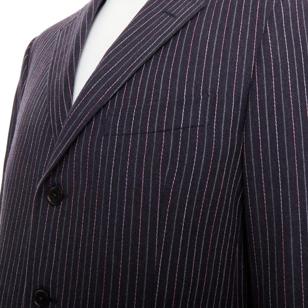 ETRO grau rosa Nadelstreifen Wolle Kaschmir einreihig Blazer Hose Set IT52 XL
Referenz: TGAS/F00060
Marke: Etro
MATERIAL: Wolle, Kaschmir
Farbe: Grau, Rosa
Muster: Nadelgestreift
Verschluss: Knopf
Innenfutter: Burgundischer Stoff
Zusätzliche