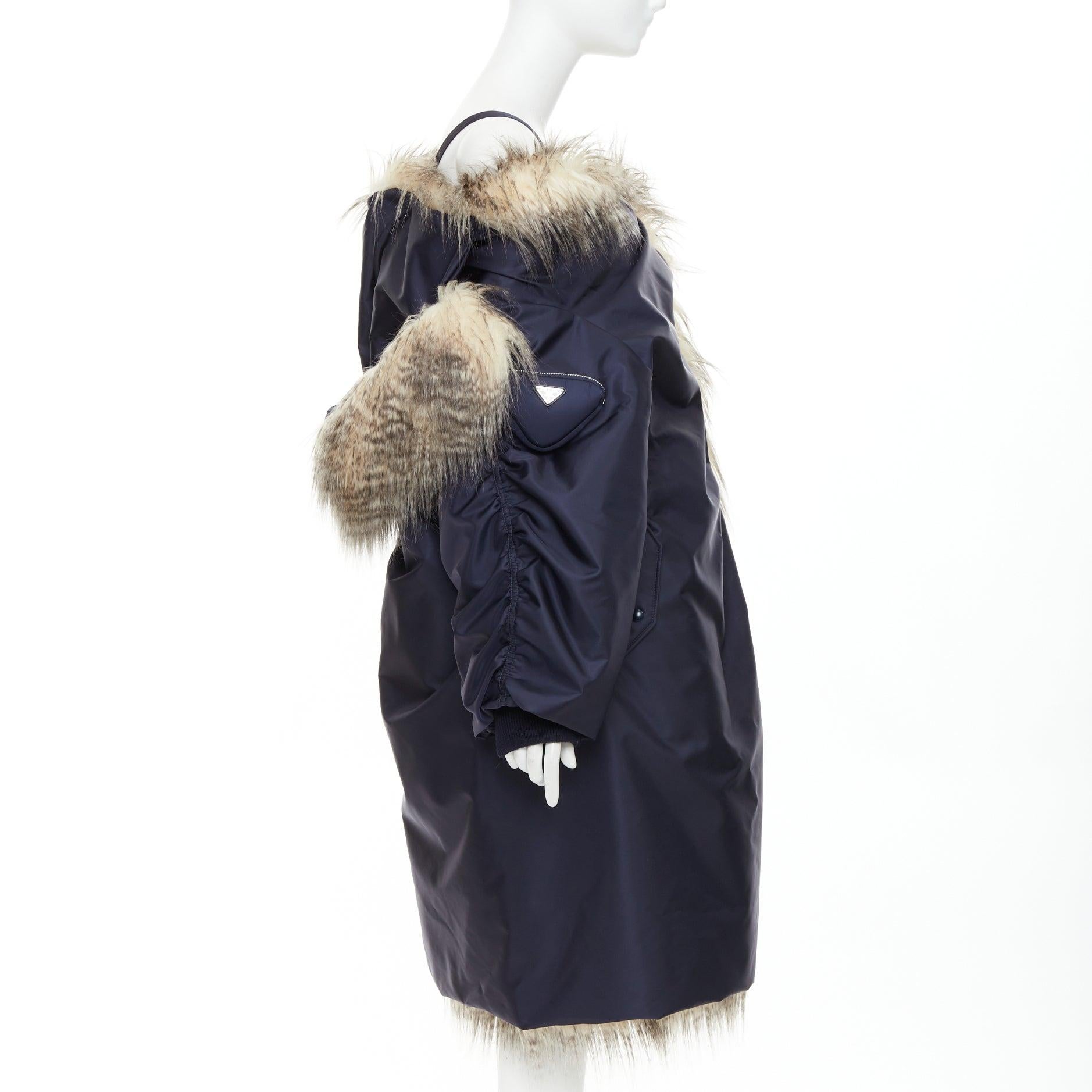 Donna PRADA 2021 Cappotto bomber oversize in pelliccia sintetica IT38 XS Rihanna in vendita
