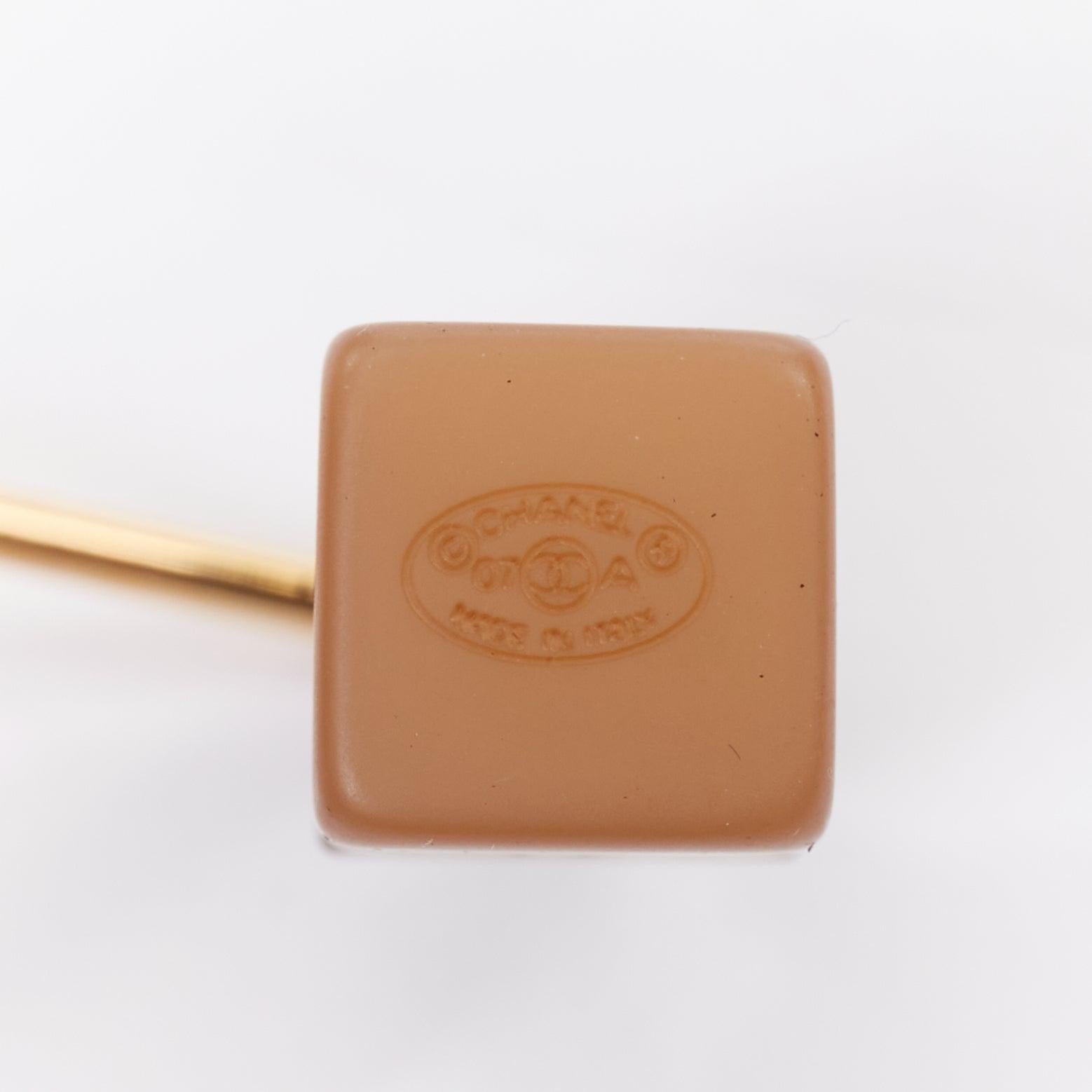 da uomo o donna Chanel 07A Rossetto Camelia CC logo nudo nero oro gancio portamonete in resina in vendita