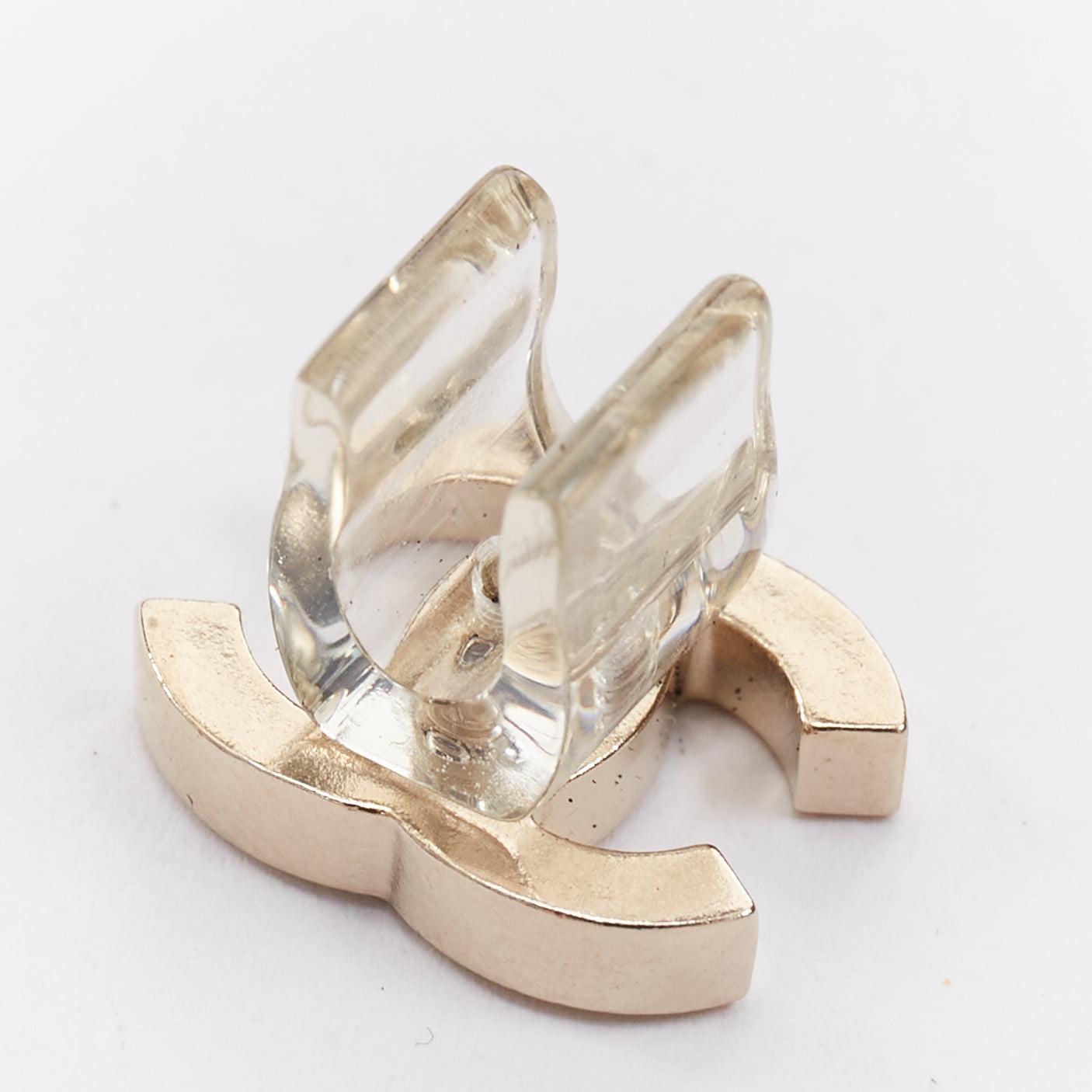 Beige Chanel in argento con pave di cristallo logo CC clip per telefono Set di due in vendita