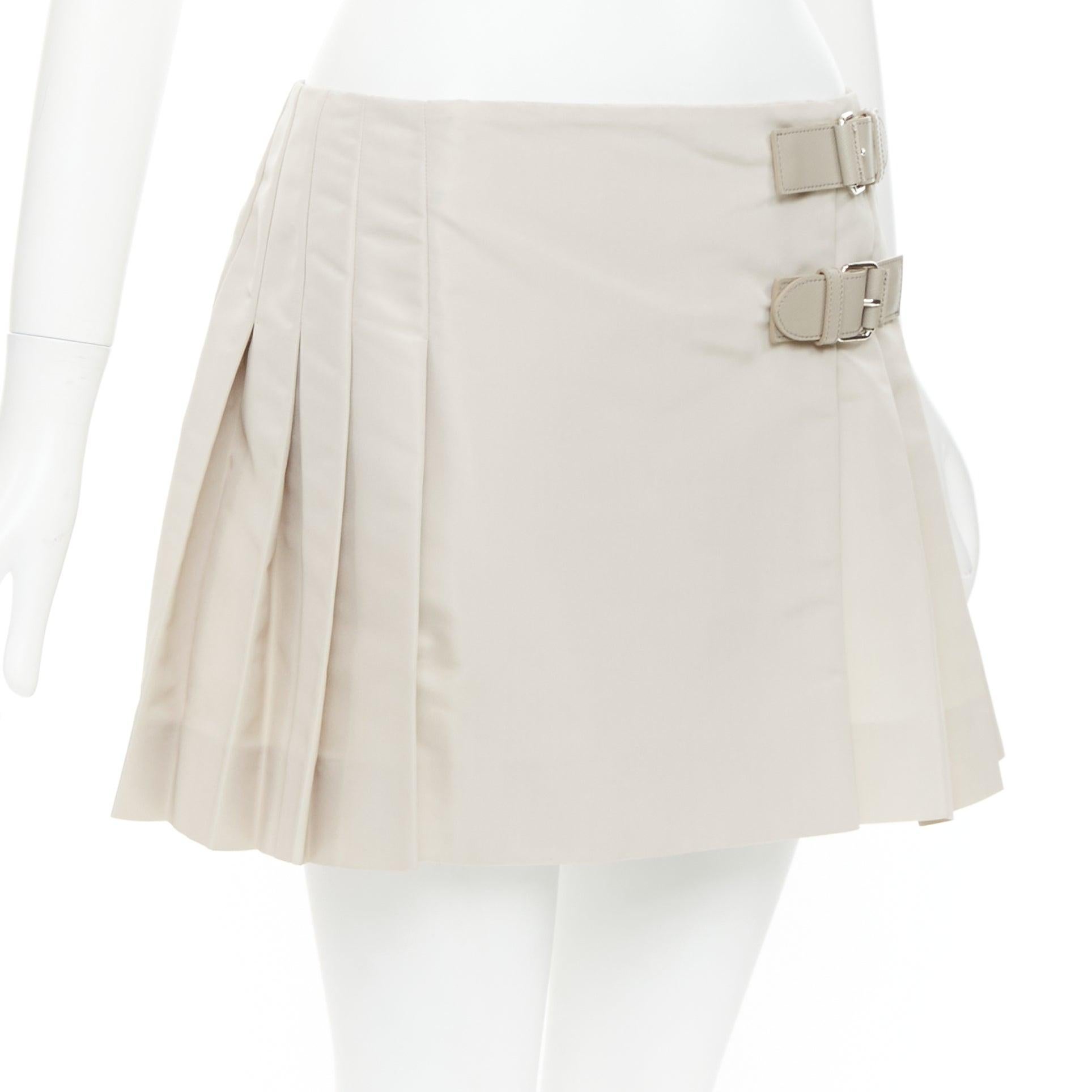 Beige PRADA 2010 Vintage légère soie mélangée plissée cuir mini jupe IT42 M en vente