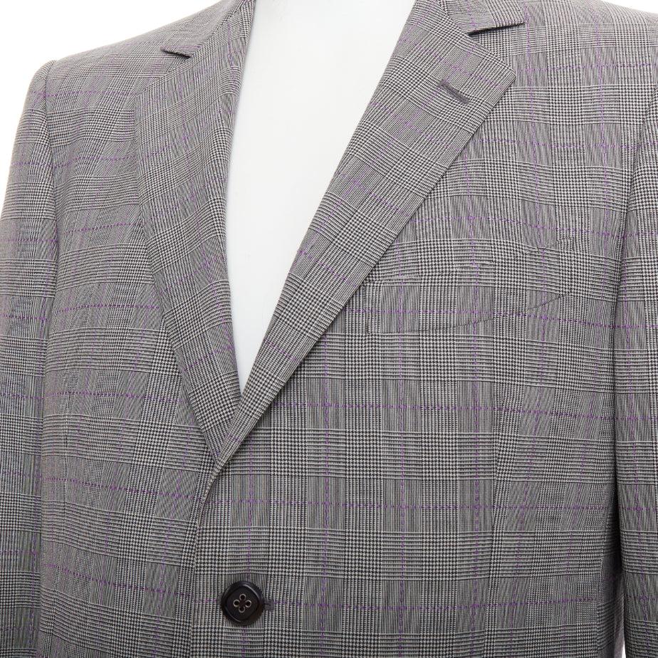 Etro grigio viola pied de poule monopetto con tasca a patta blazer IT52 XL
Riferimento: TGAS/F00093
Marchio: Etro
Materiale: Lana
Colore: Grigio, Viola
Modello: Pied de poule
Chiusura: bottone
Fodera: Fabrice multicolore
Prodotto in: