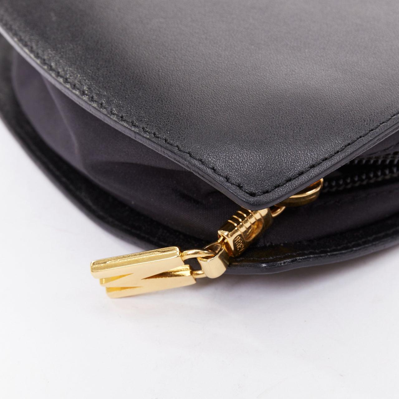MOSCHINO Vintage Heart pochette à bracelet en cuir souple noir et or en vente 3