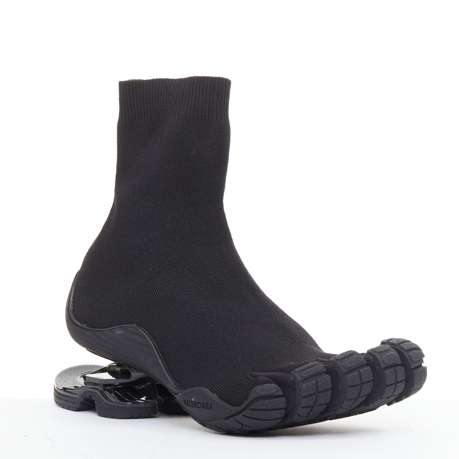 Balenciaga Vibram Toe in tessuto nero con cinque dita di scarpe da ginnastica alte in maglia EU37
Riferimento: TGAS/F00105
Marchio: Balenciaga
Designer: Demna
Collezione: AW20
Materiale: Tessuto, gomma
Colore: Nero, Giallo
Modello: Tinta
