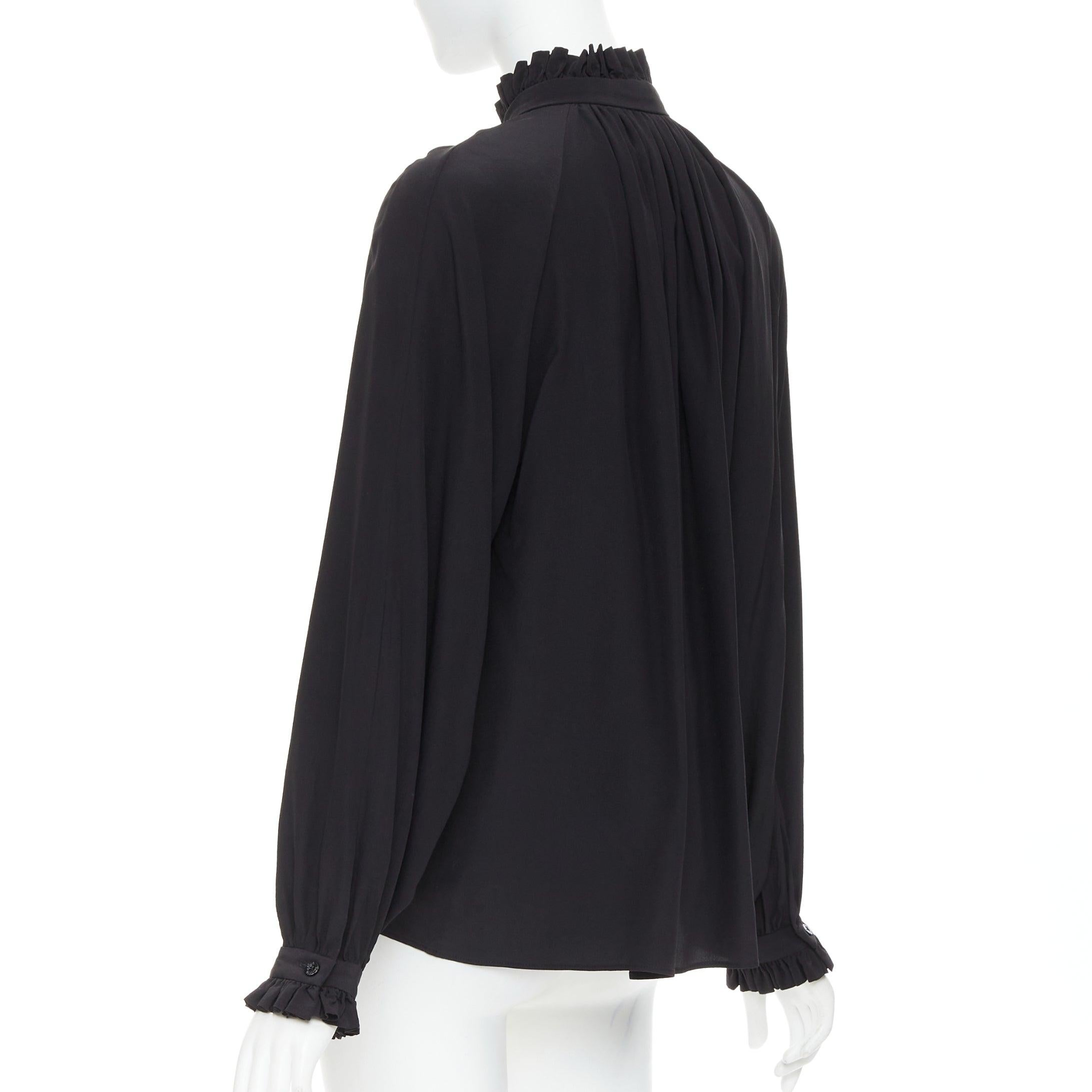 LOUIS VUITTON  100% soie noir motif fleuri doré blouse à minuit top FR36 S en vente 1
