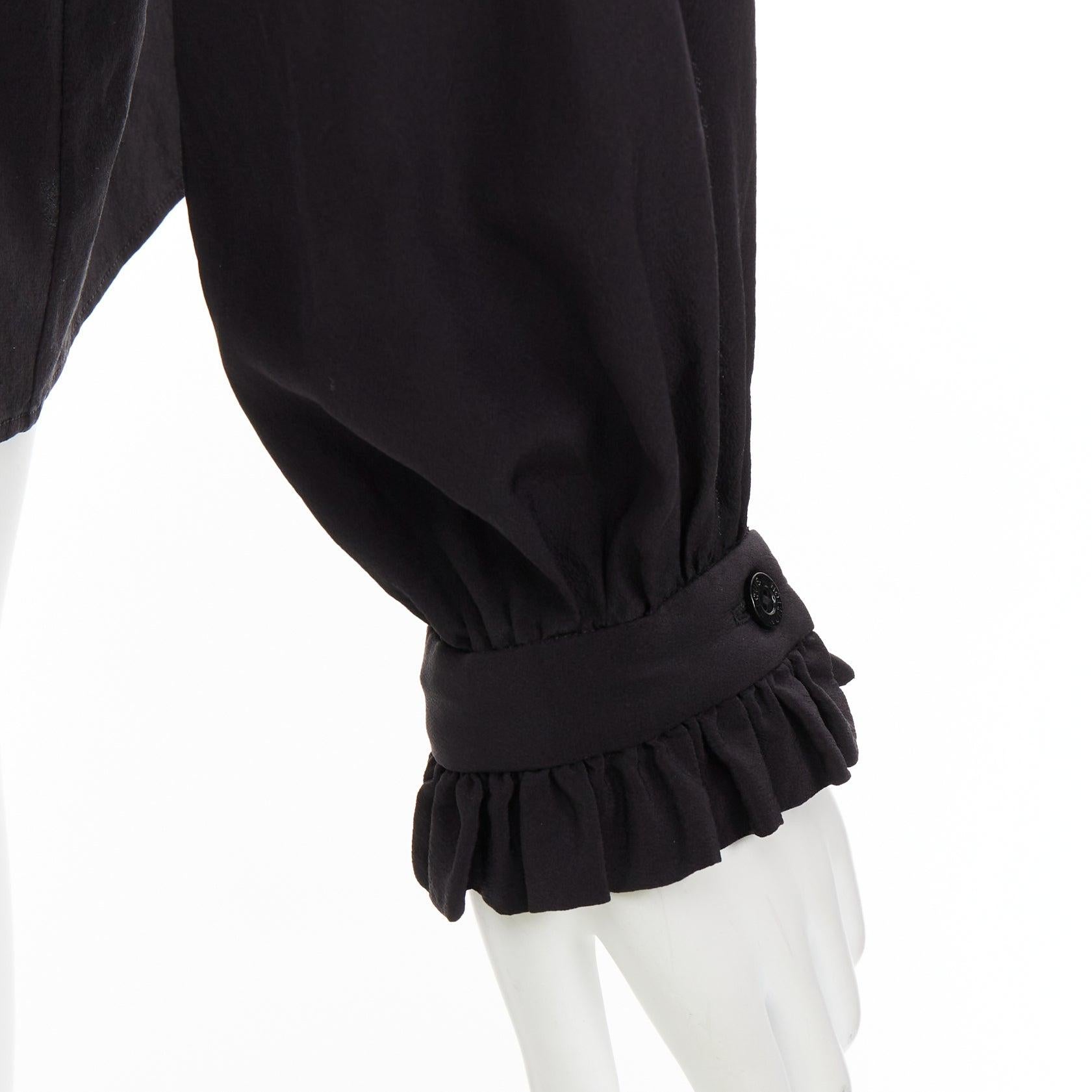 LOUIS VUITTON  100% soie noir motif fleuri doré blouse à minuit top FR36 S en vente 2