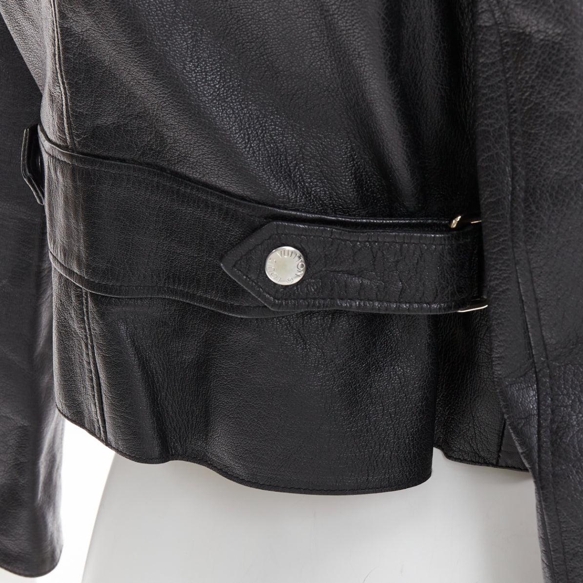 LOUIS VUITTON giacca biker con zip LV in pelle di capra nera FR36 S
Riferimento: TGAS/F00085
Marchio: Louis Vuitton
Designer: Nicolas Ghesquiere
Materiale: Pelle
Colore: Nero, Silver
Modello: Tinta unita
Chiusura: zip
Fodera: Fabrice oro
Dettagli