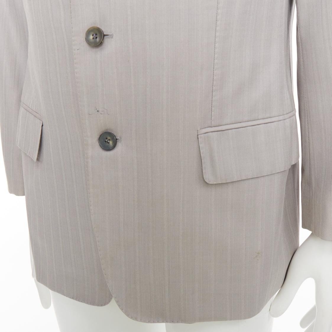 Blazer simple poitrine à chevrons gris clair GUCCI IT52 XL
Référence : TGAS/F00096
Marque : Gucci
MATERIAL : Laine, soie
Couleur : Gris
Motif : Chevrons
Fermeture : bouton
Doublure : Tissu gris
Détails supplémentaires : Détails cousus à la