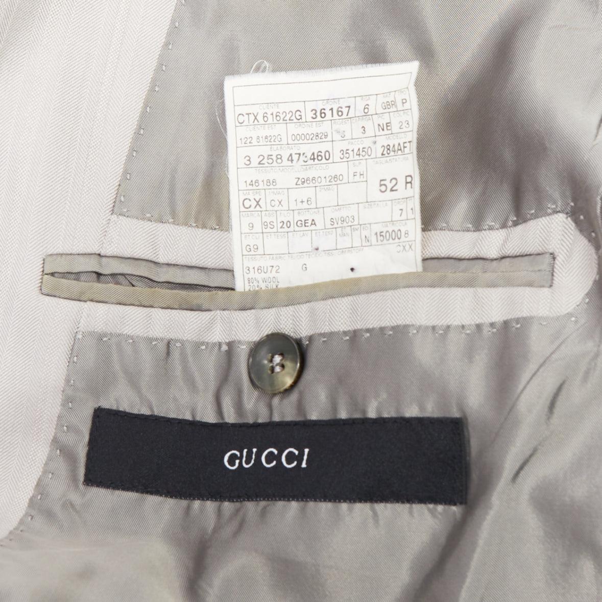 Blazer simple poitrine à chevrons gris clair GUCCI IT52 XL en vente 3