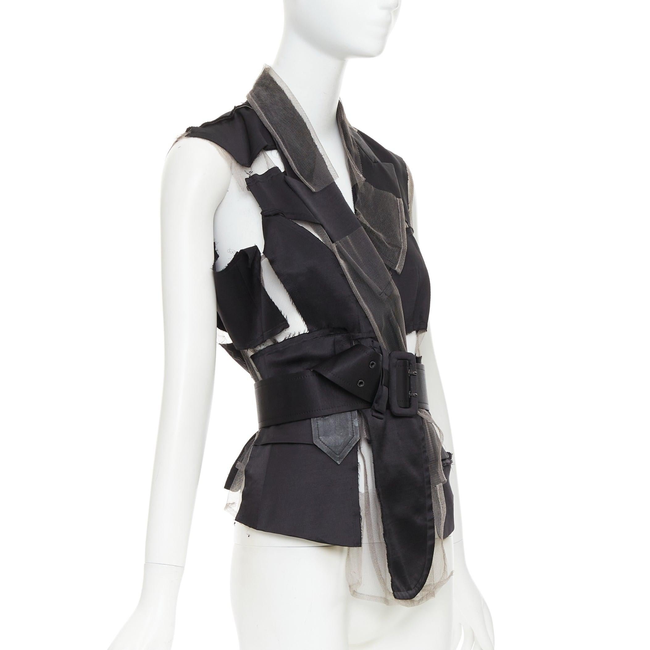 Nero COMME DES GARCONS 2007 Gilet con cintura in raso nero e patchwork di tulle S in vendita