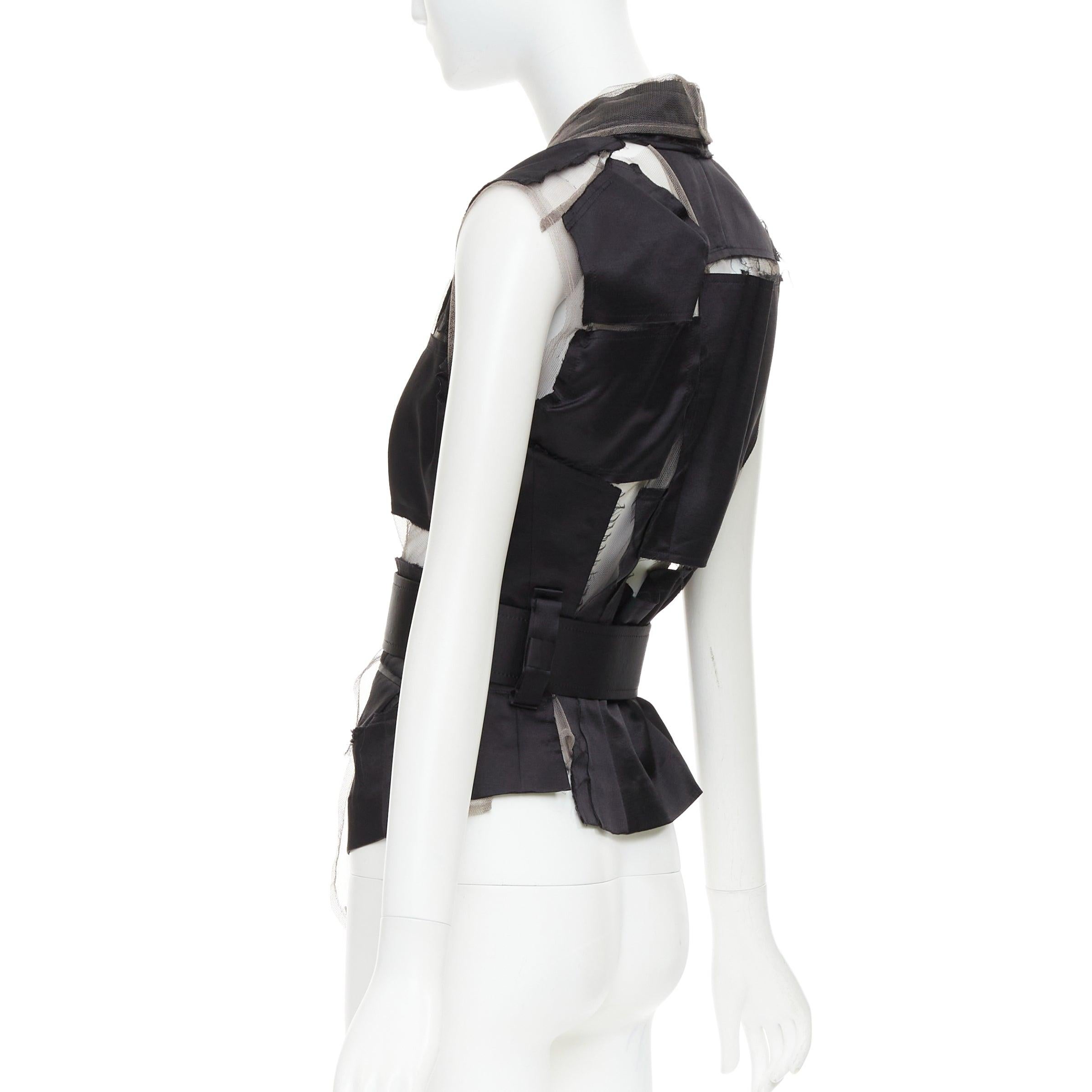COMME DES GARCONS 2007 Gilet con cintura in raso nero e patchwork di tulle S in vendita 1