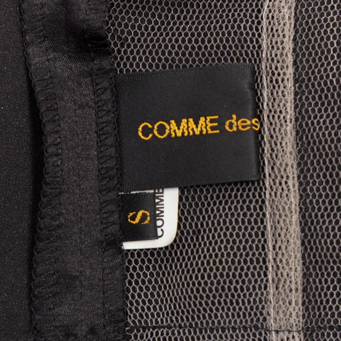 COMME DES GARCONS 2007 Gilet con cintura in raso nero e patchwork di tulle S in vendita 3
