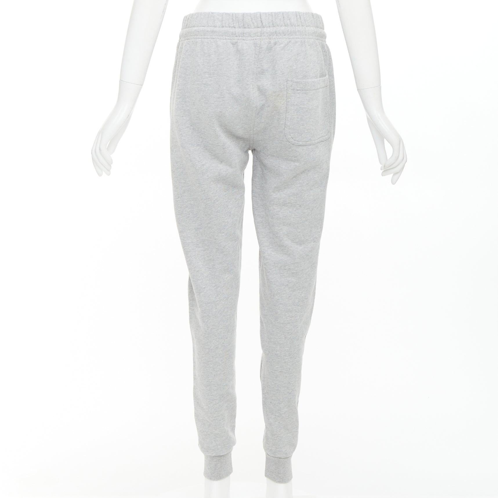 MAISON KITSUNE graue Baumwoll-Fuchsabzeichen konisch zulaufende Jogger-Sweathose XS Damen im Angebot