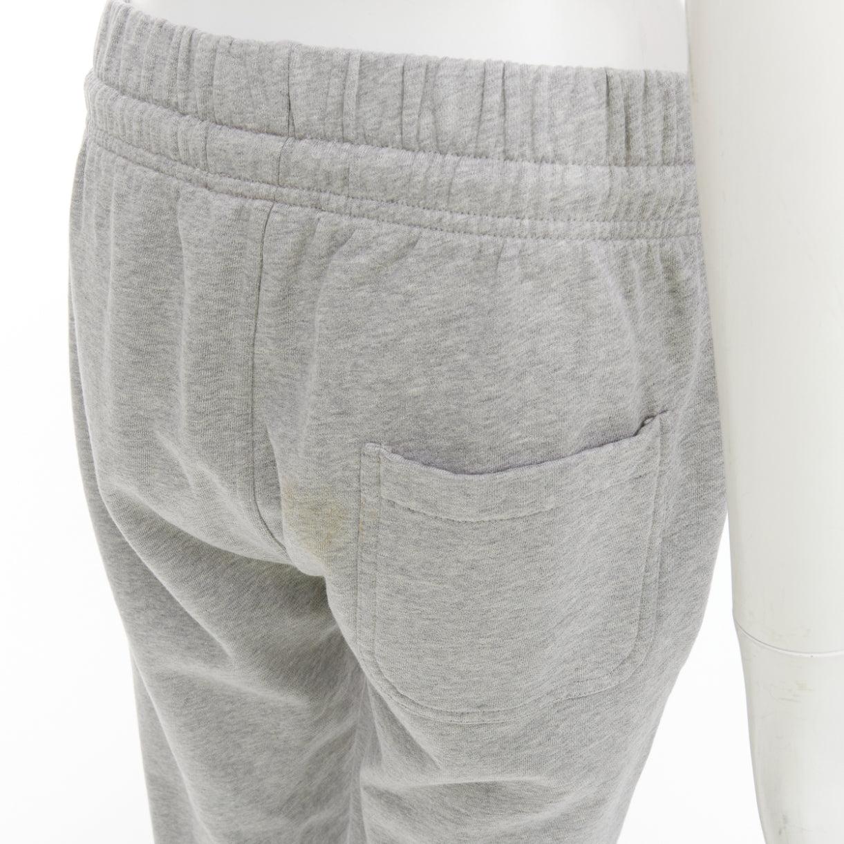 MAISON KITSUNE graue Baumwoll-Fuchsabzeichen konisch zulaufende Jogger-Sweathose XS im Angebot 2