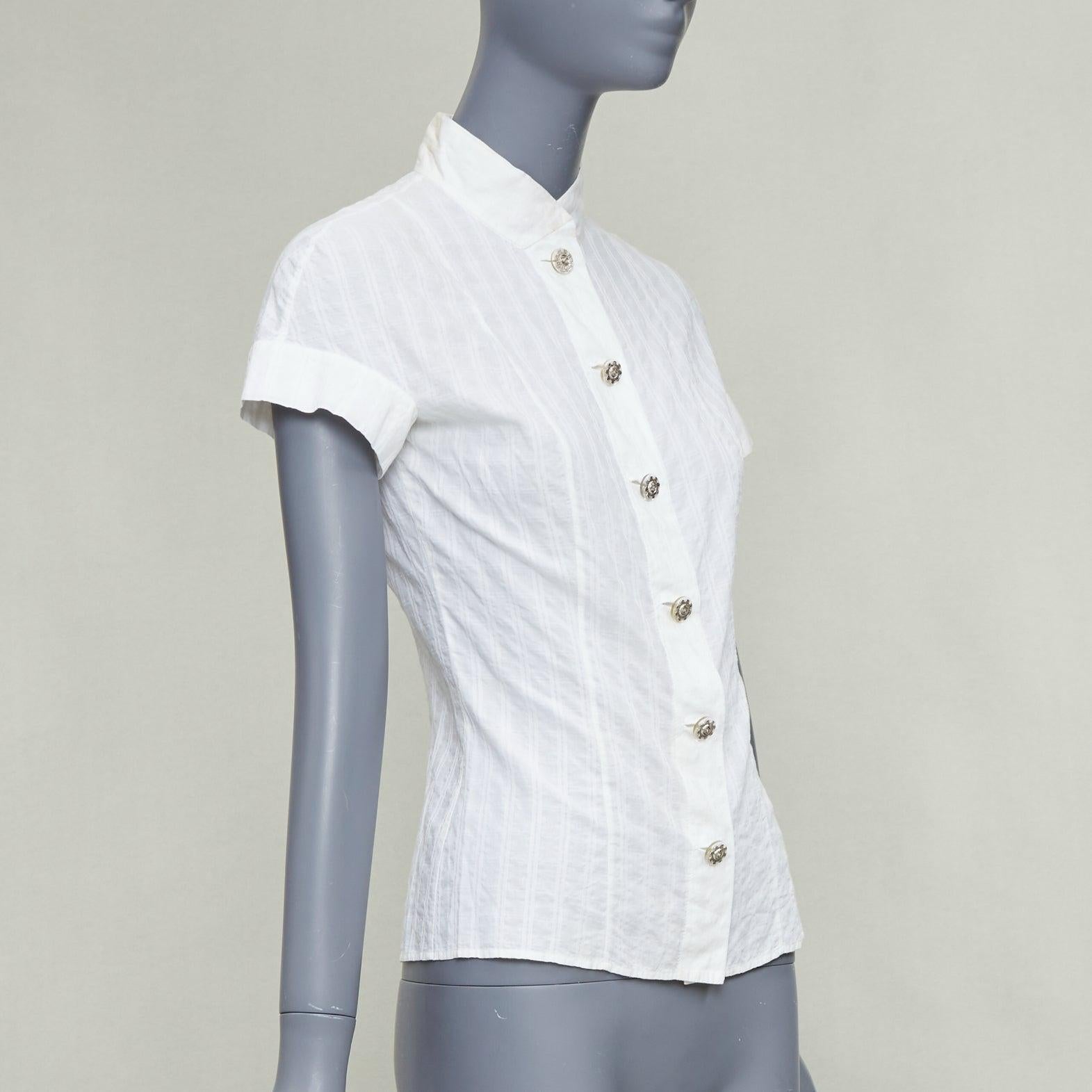 Gris CHANEL 2016 chemise cintrée en coton crème à rayures avec logo CC FR34 XS en vente