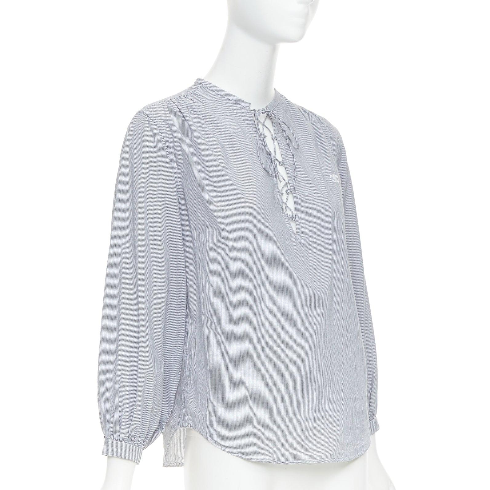 Grigio CELINE Romi camicetta a righe bianche e grigie in voile di cotone con anagramma sul davanti FR36 S in vendita