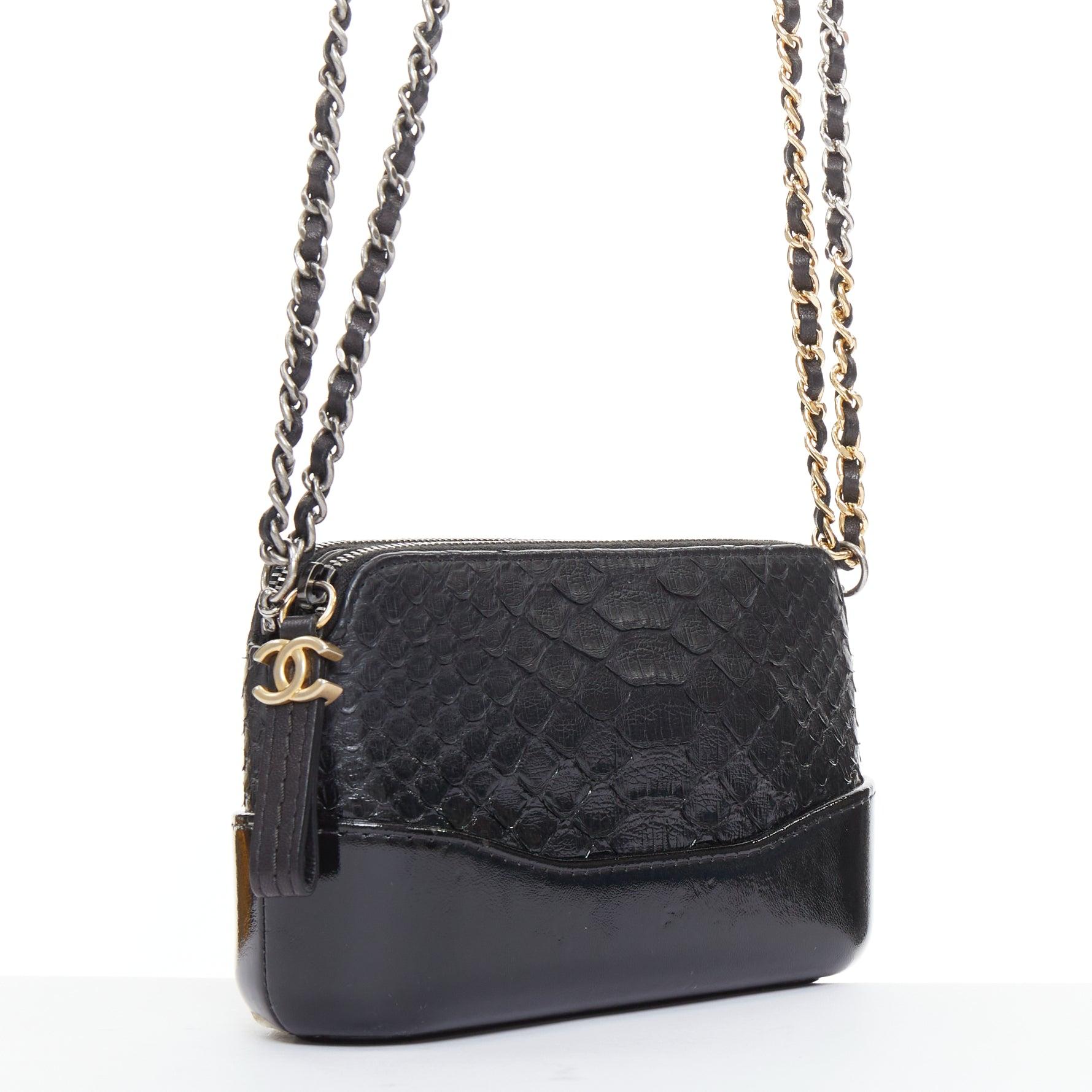 Nero Chanel Mini Gabrielle in pelle squamata con finiture in vernice doppia CC WOC in vendita