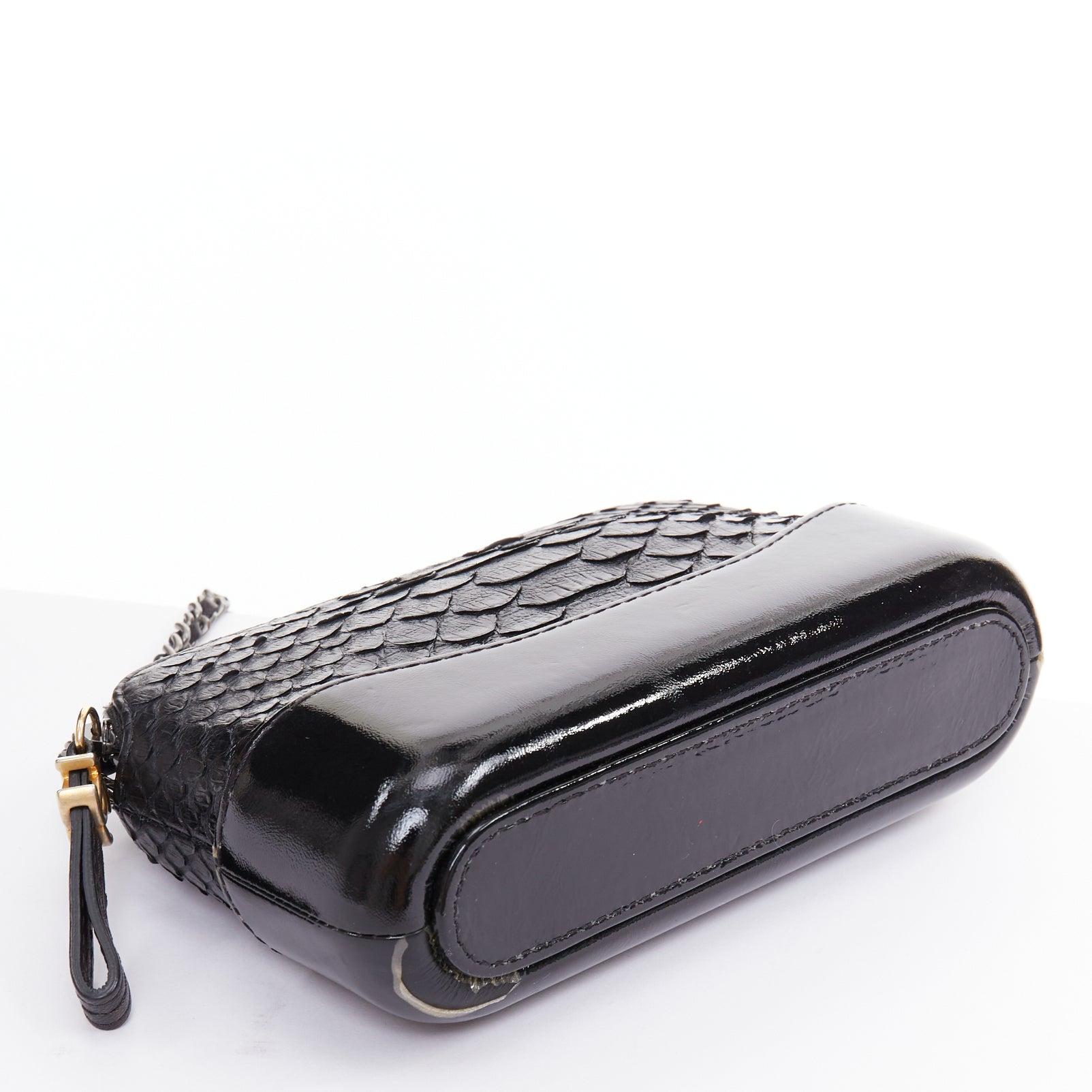 Chanel Mini Gabrielle in pelle squamata con finiture in vernice doppia CC WOC in vendita 1