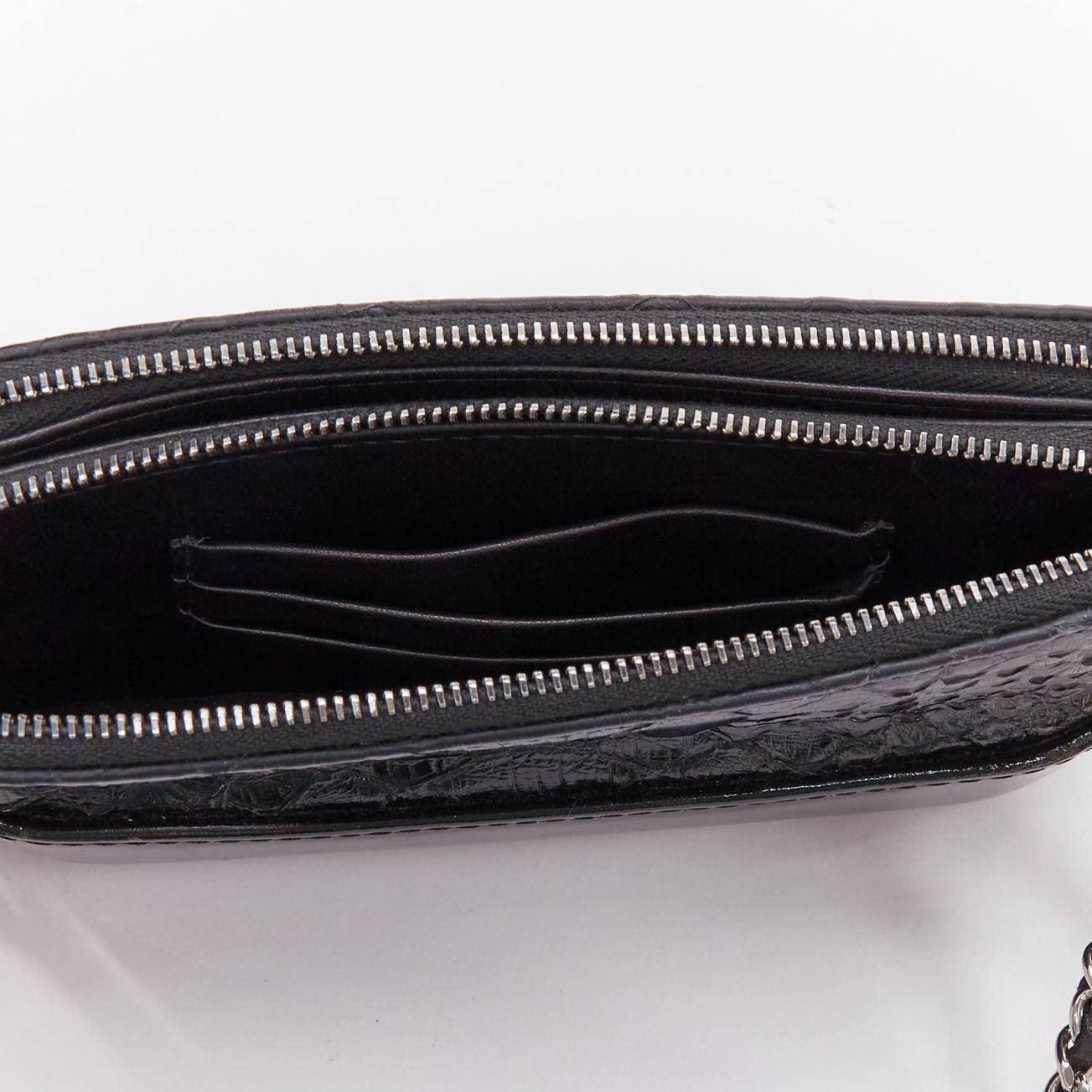 Chanel Mini Gabrielle in pelle squamata con finiture in vernice doppia CC WOC in vendita 4