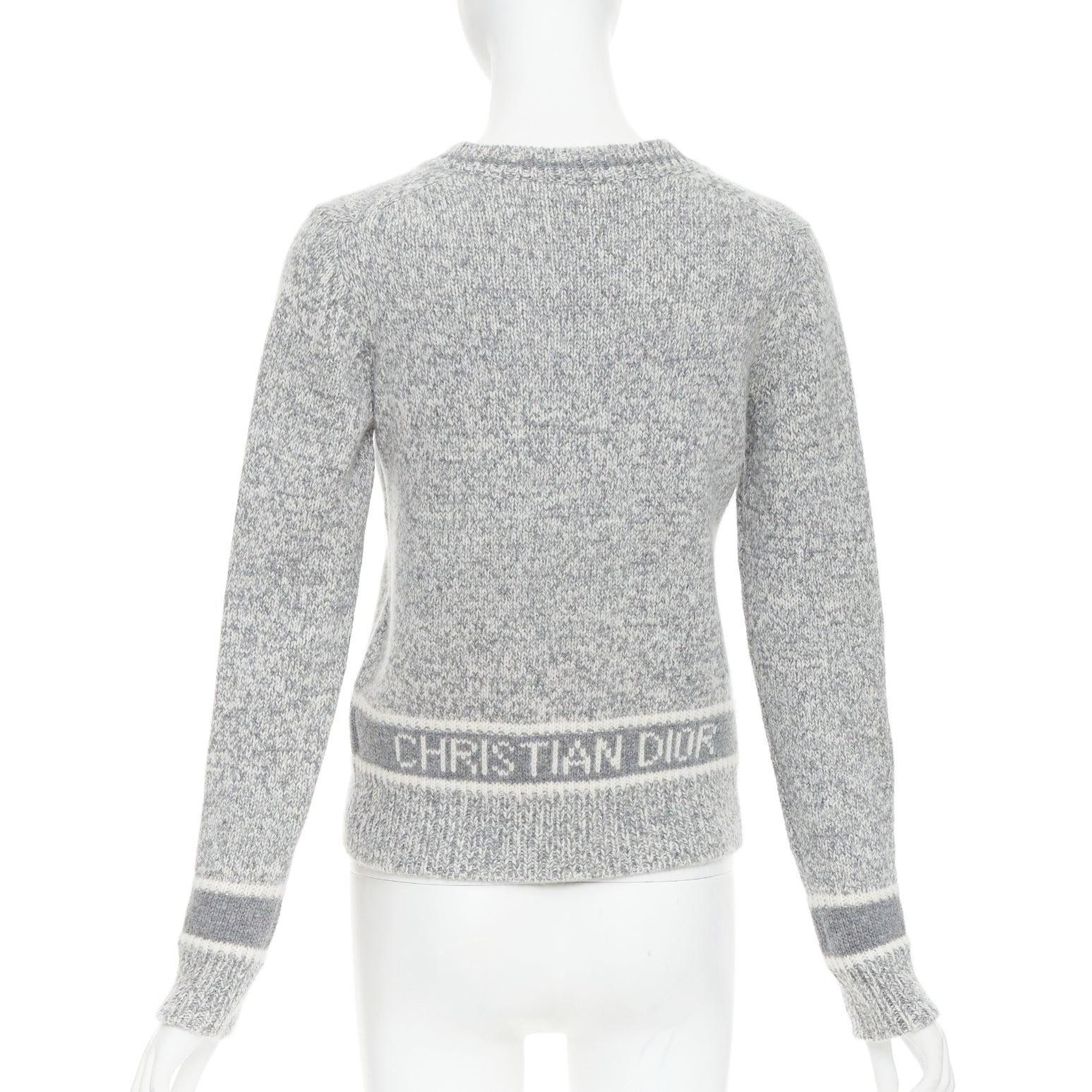 CHRISTIAN DIOR Pull 100% cachemire en laine gris clair rayé avec logo FR34 XS Pour femmes en vente