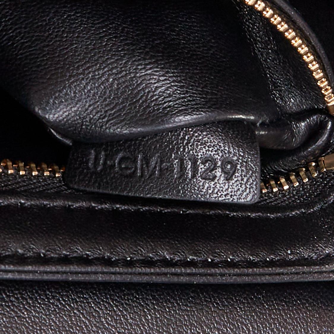 Celine Teen Triomphe, sac à bandoulière en cuir de veau noir brillant, logo anagramme doré en vente 6