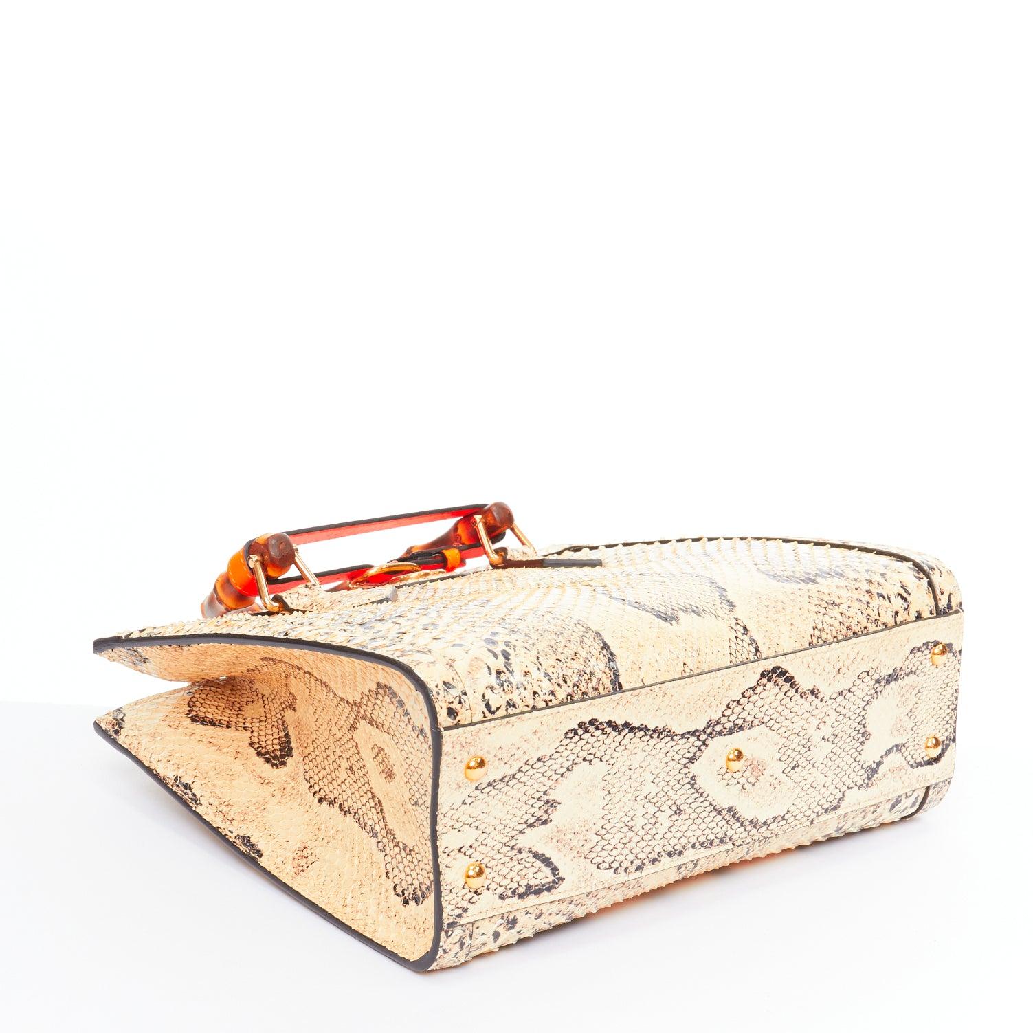 GUCCI Diana NM Petit sac à bandoulière en cuir écaillé avec anse en bambou en vente 1