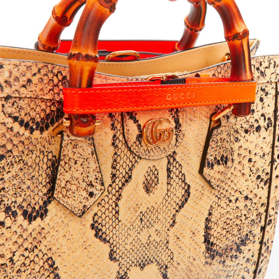 GUCCI Diana NM Petit sac à bandoulière en cuir écaillé avec anse en bambou en vente 2