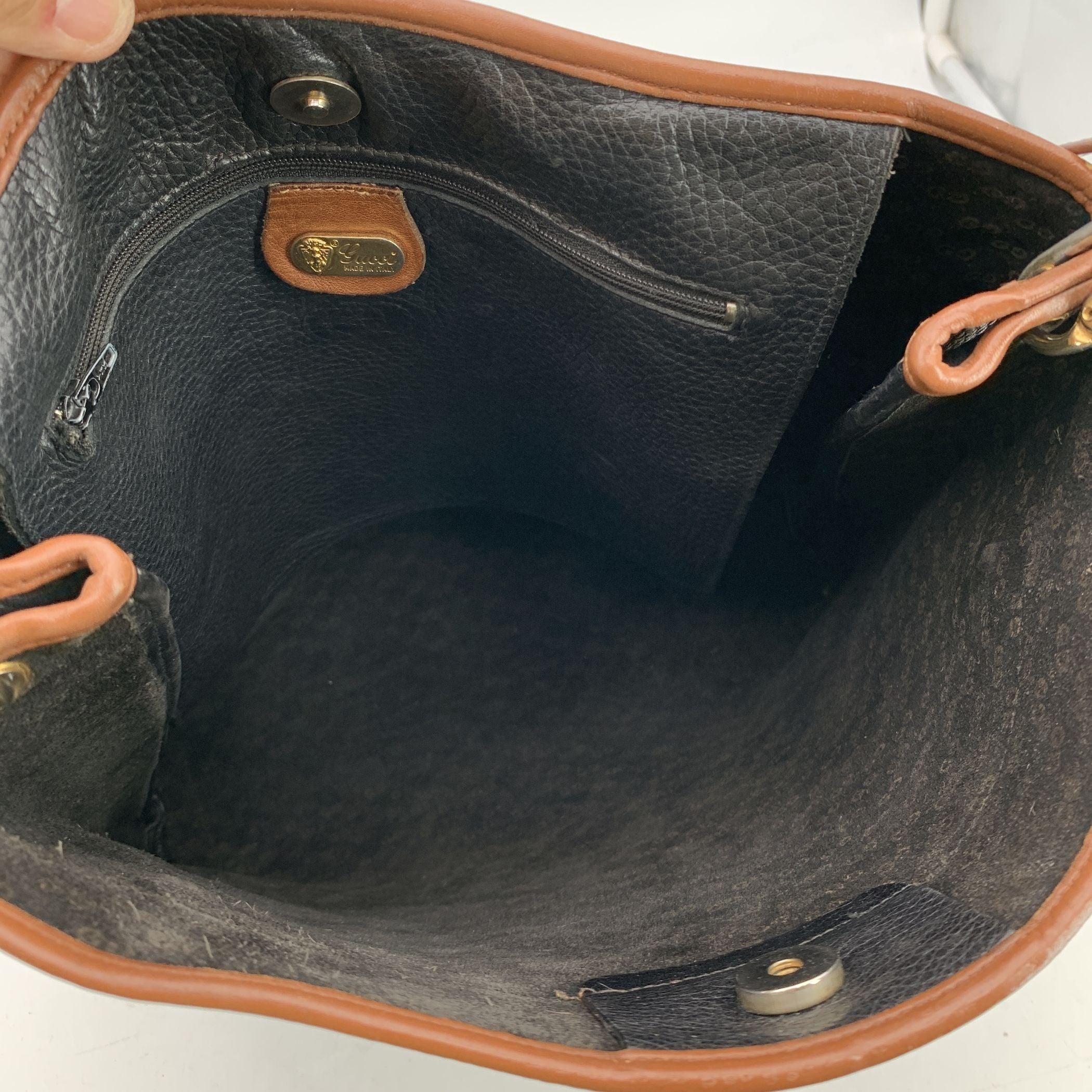 Gucci Vintage Black and Brown Leather Shoulder Bucket Tote Bag Bon état - En vente à Rome, Rome