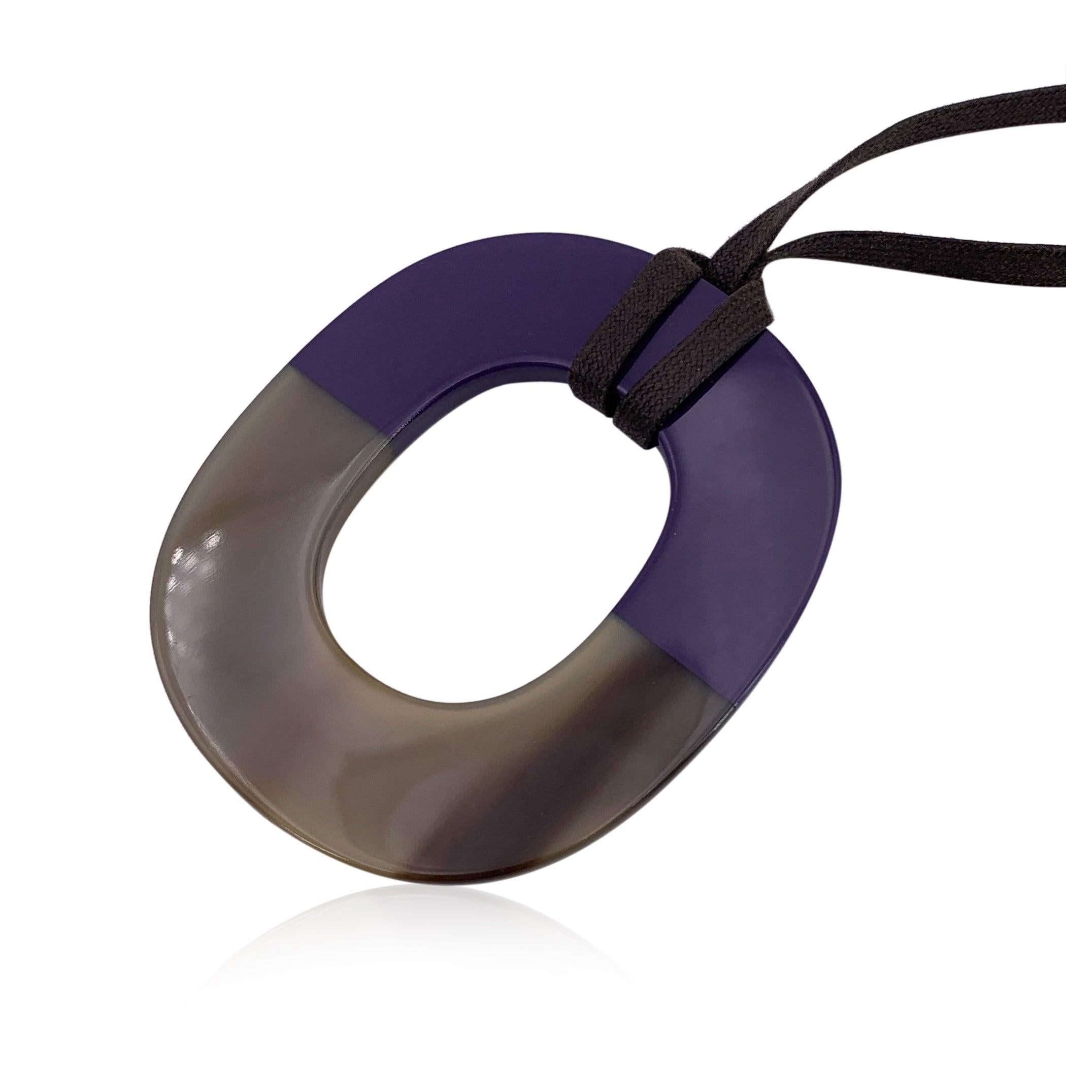 Hermes Paris Isthme Collier pendentif ovale en corne de buffle laquée violet Pour femmes en vente