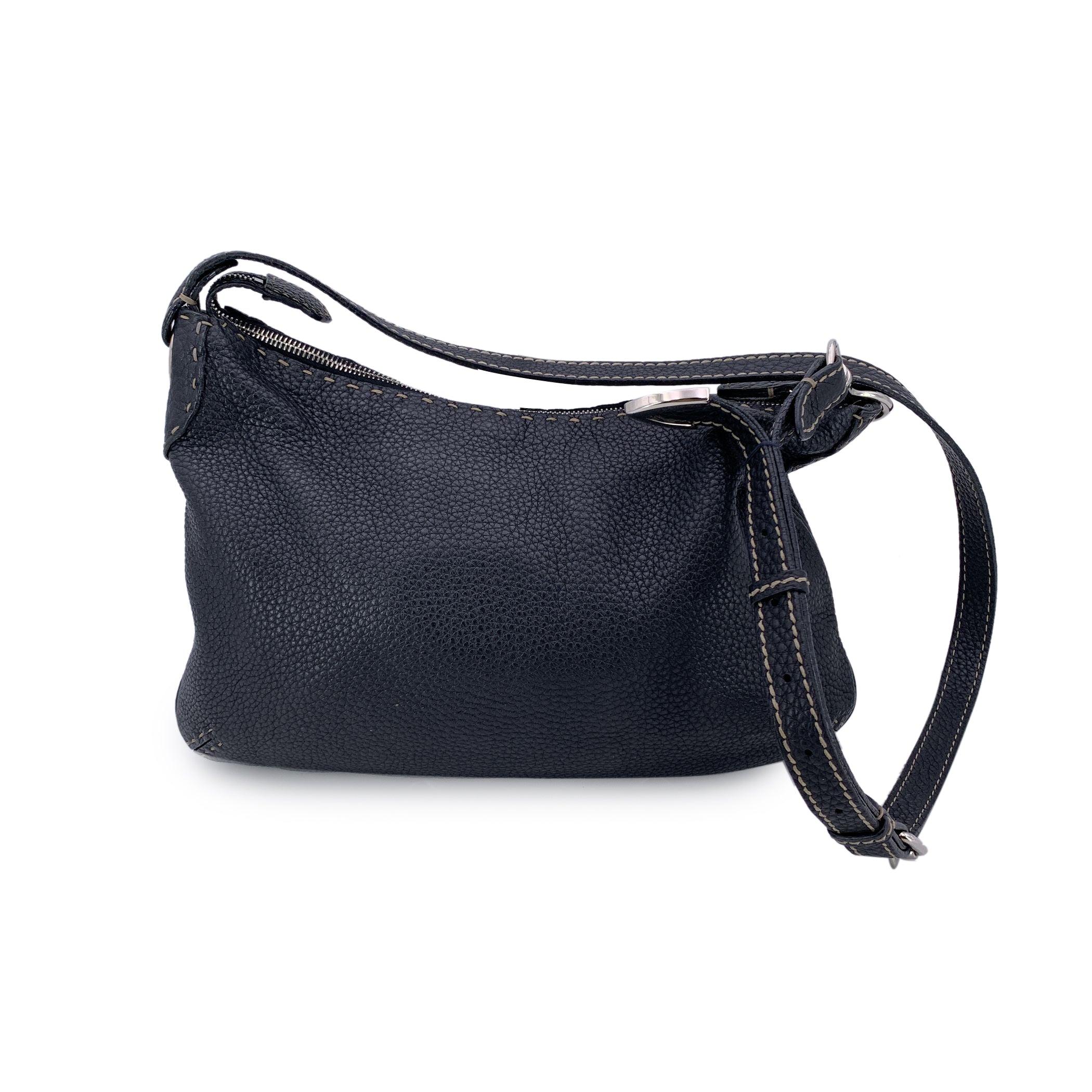 Noir Fendi Sac messager en cuir noir unisexe Crossbody Bag en vente