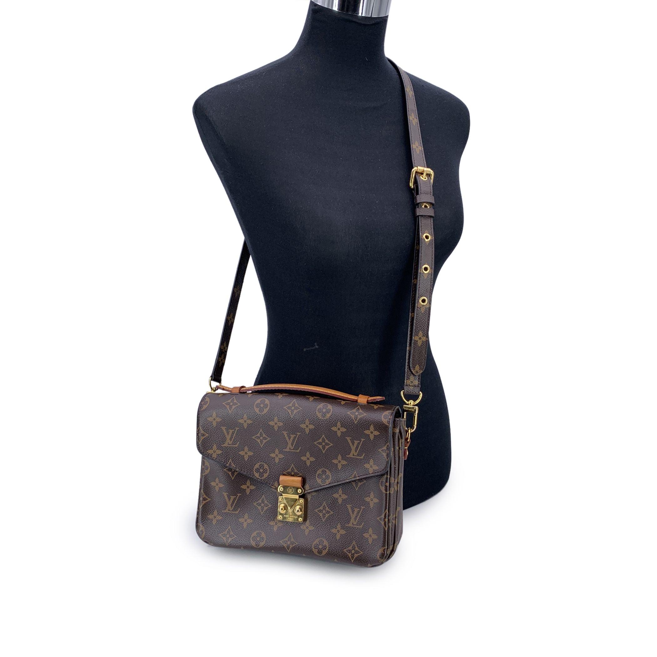 Diese schöne Tasche wird mit einem Echtheitszertifikat von Entrupy geliefert. Die Bescheinigung wird ohne weitere Kosten ausgestellt. Tauchen Sie ein in die Welt der zeitlosen Eleganz mit dieser wunderschönen Louis Vuitton 